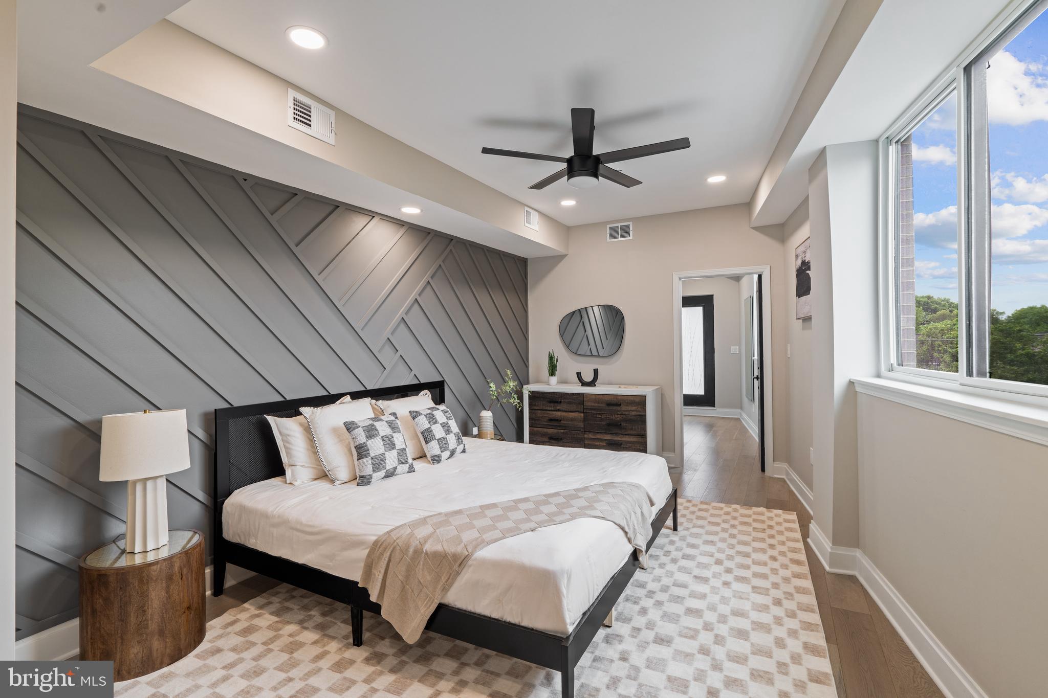QUEEN VILLAGE - Residential