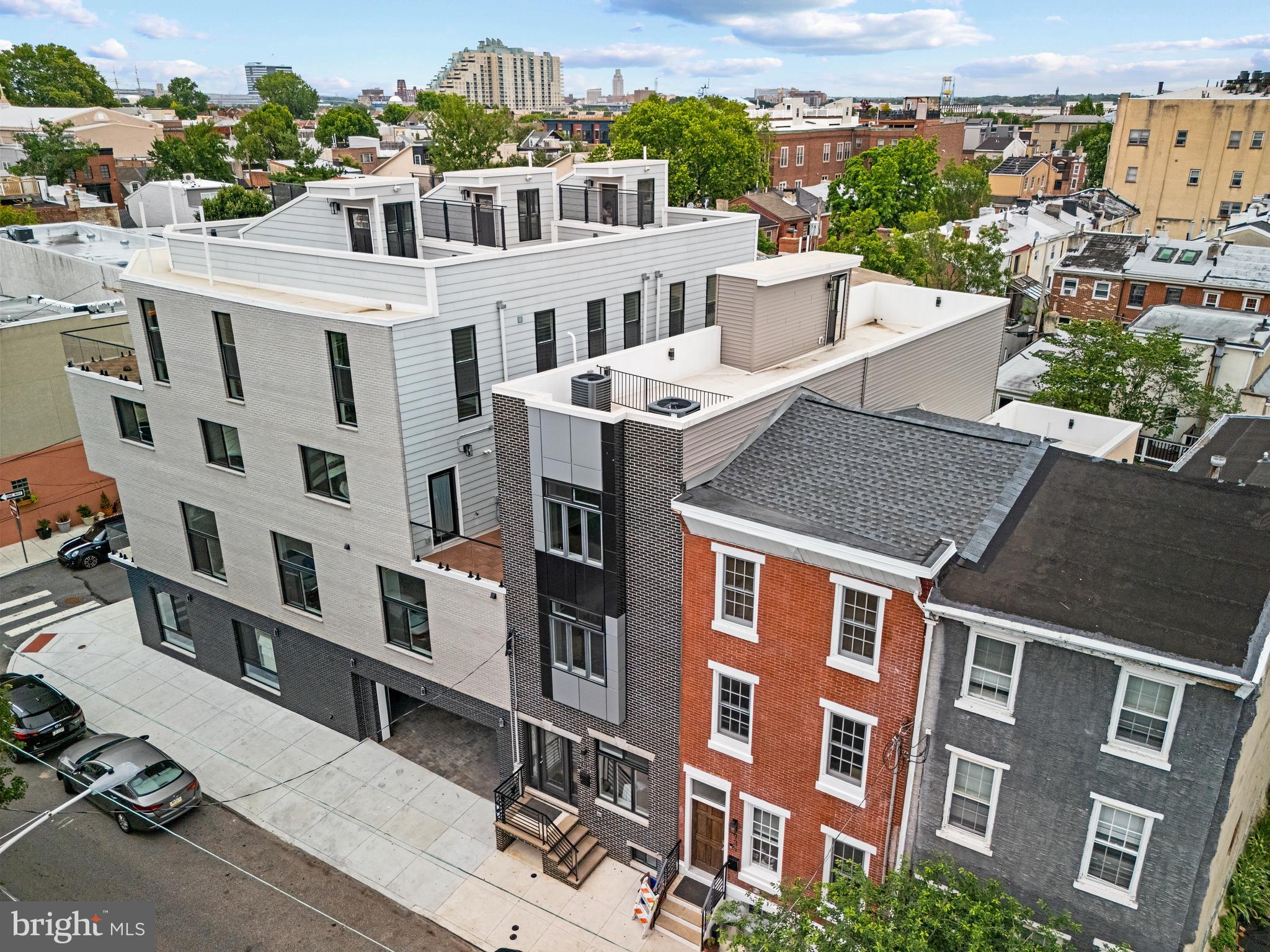 QUEEN VILLAGE - Residential