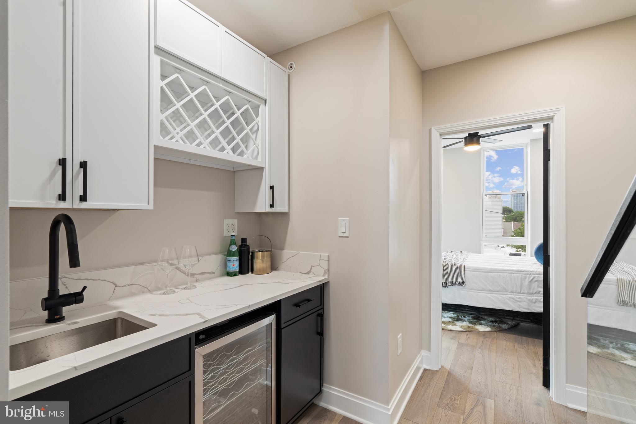 QUEEN VILLAGE - Residential