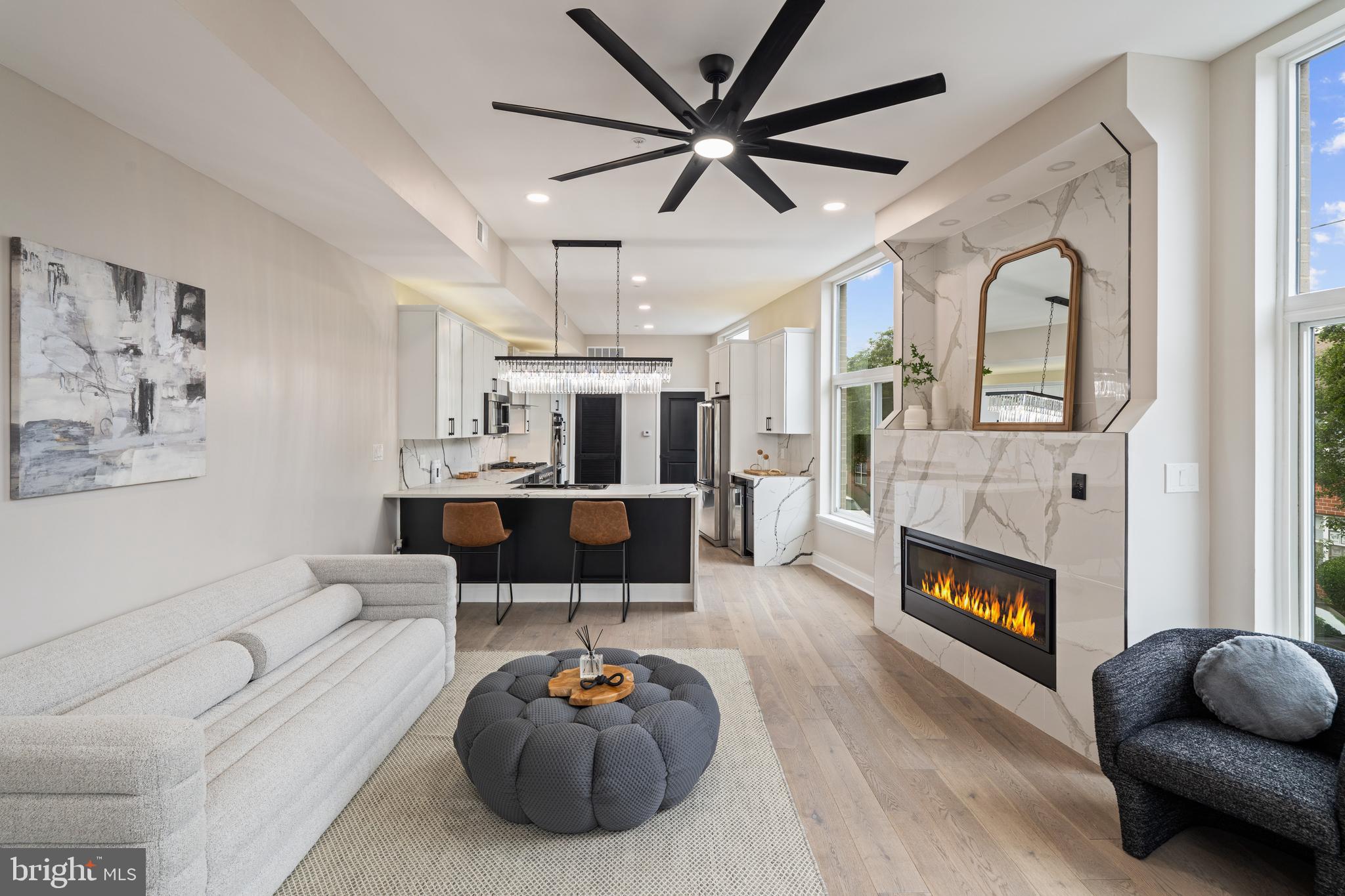 QUEEN VILLAGE - Residential