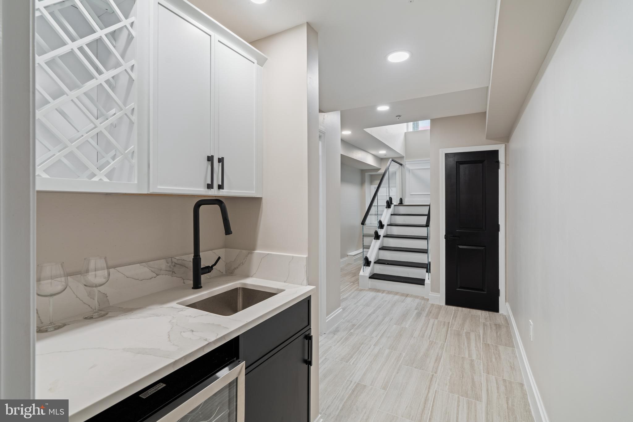 QUEEN VILLAGE - Residential