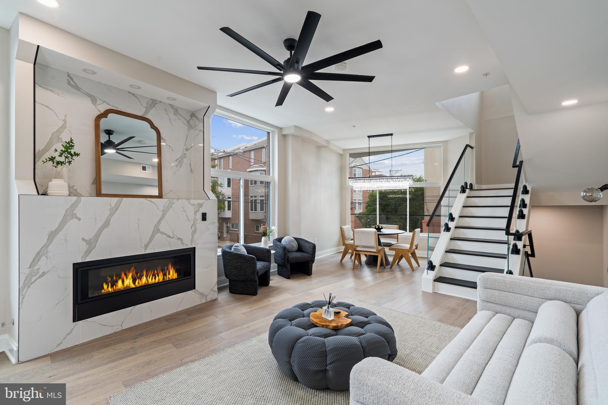 QUEEN VILLAGE - Residential