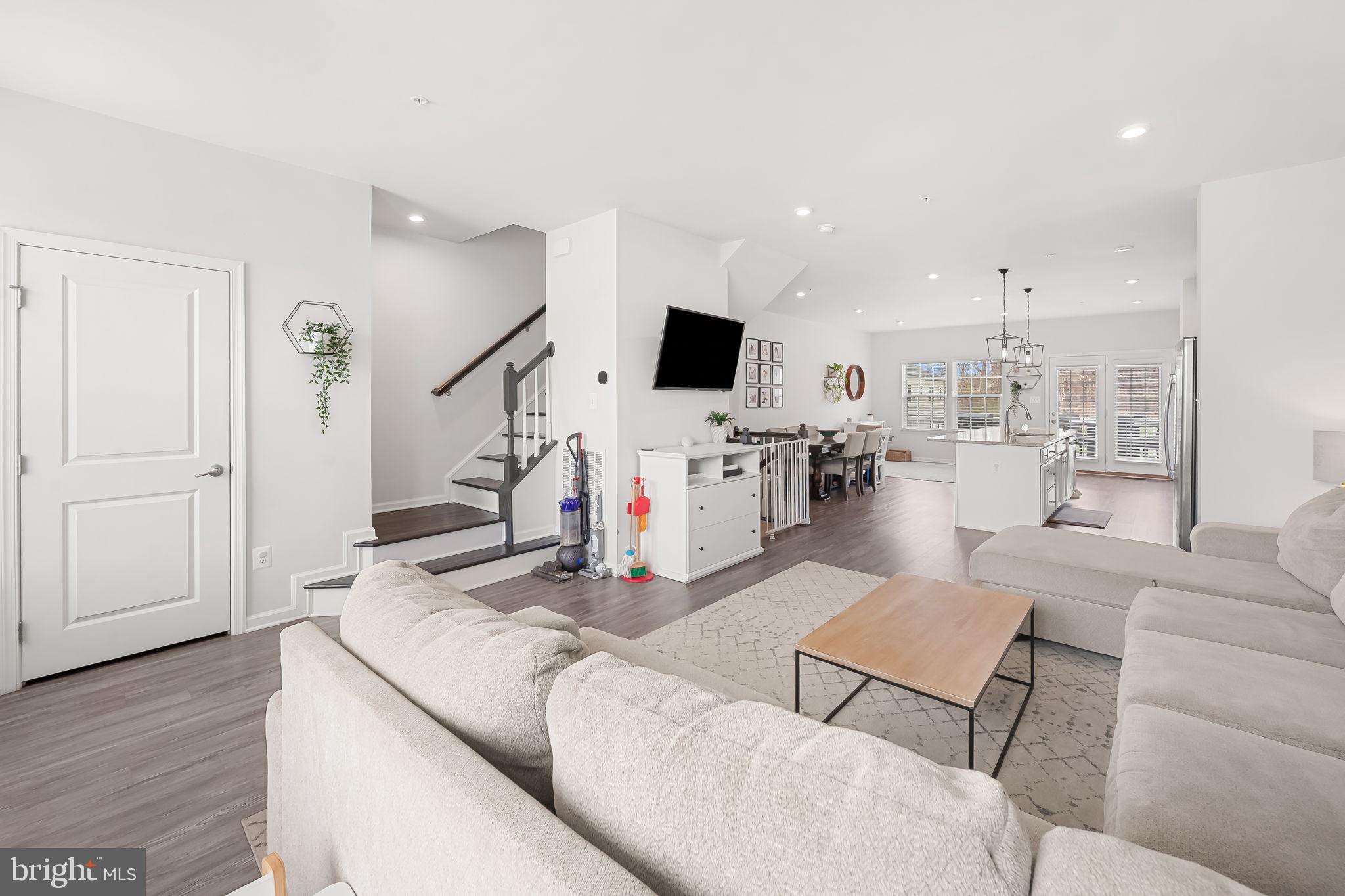 HIGHGATE VILLAGE - Residential