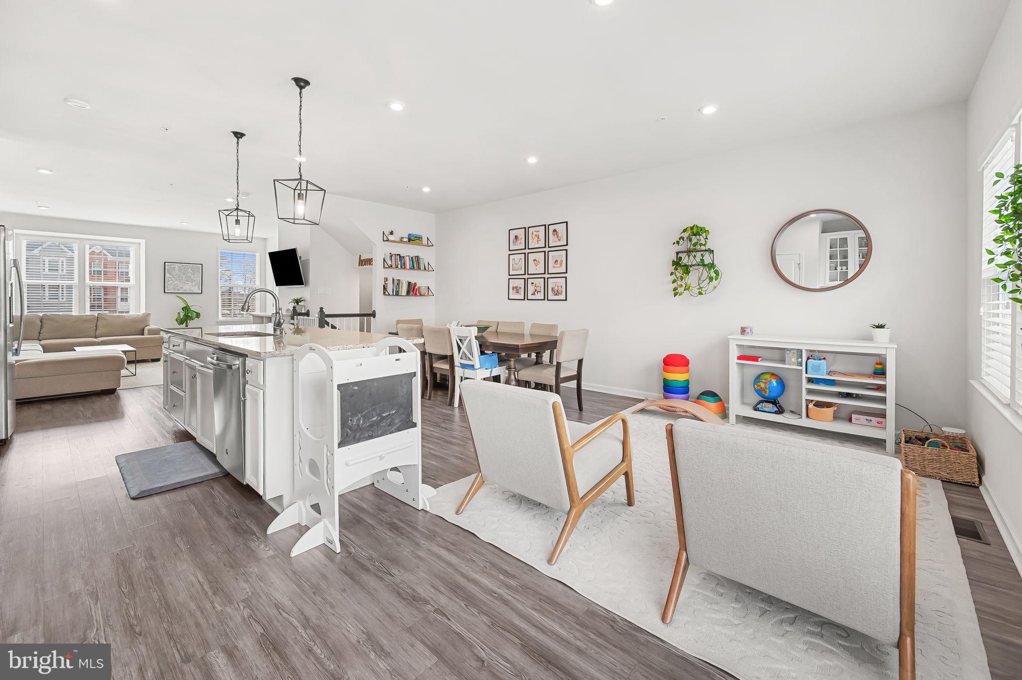 HIGHGATE VILLAGE - Residential