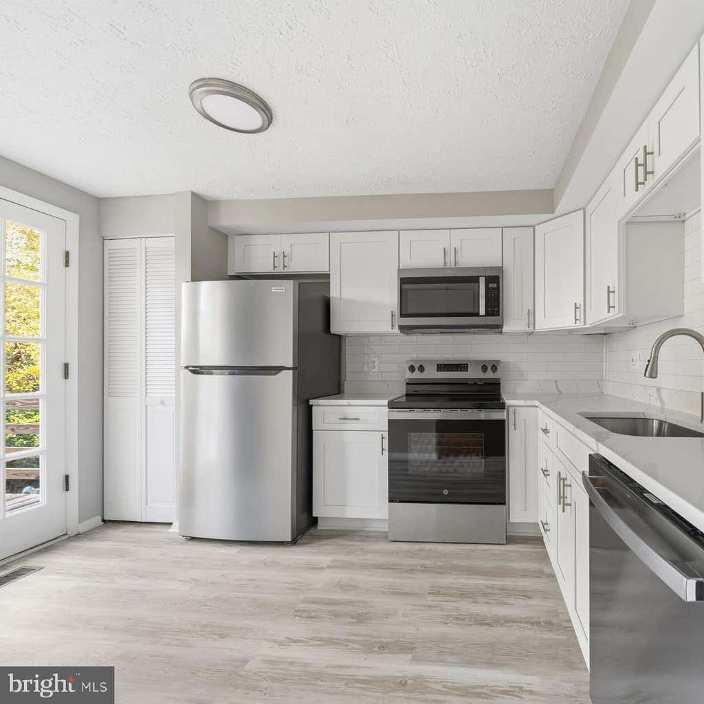 Photo of 2838 Raymond Court, FALLS CHURCH, VA 22042 (MLS # VAFX2277984)