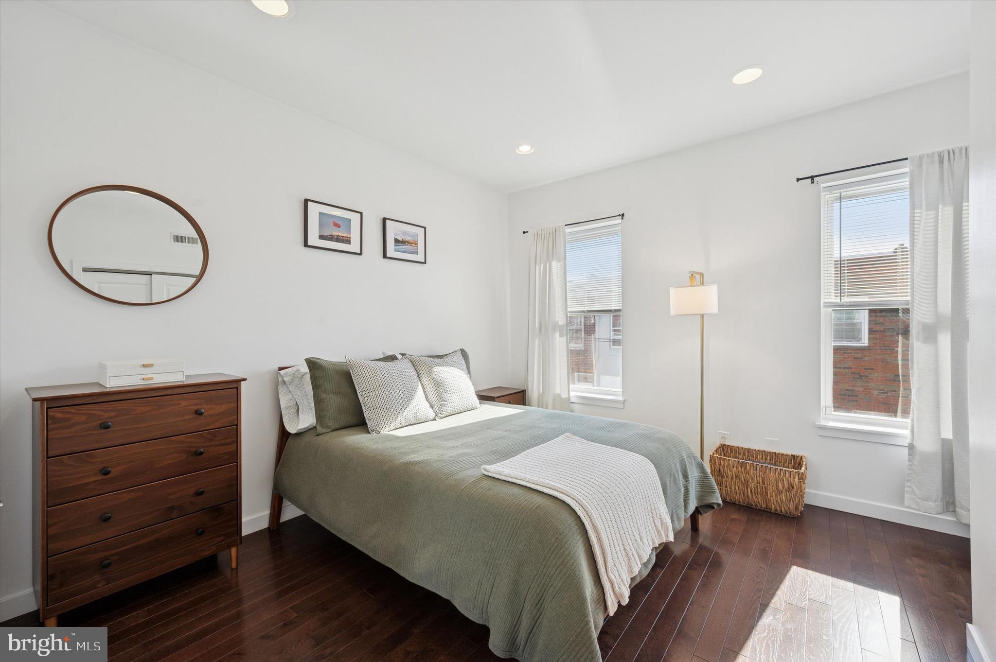 POINT BREEZE - Residential