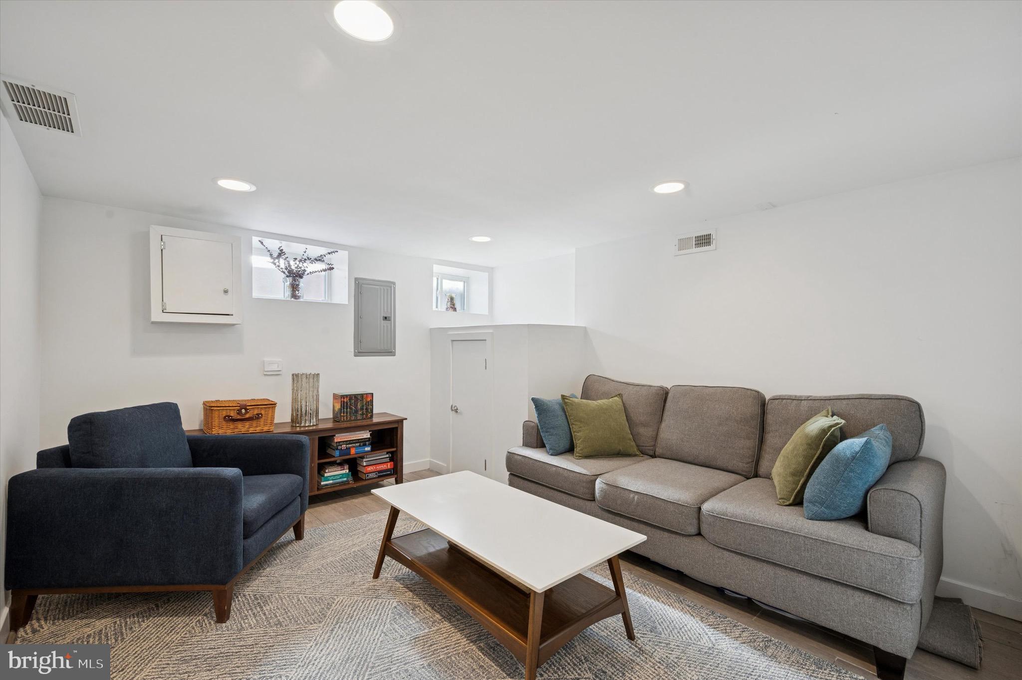 POINT BREEZE - Residential