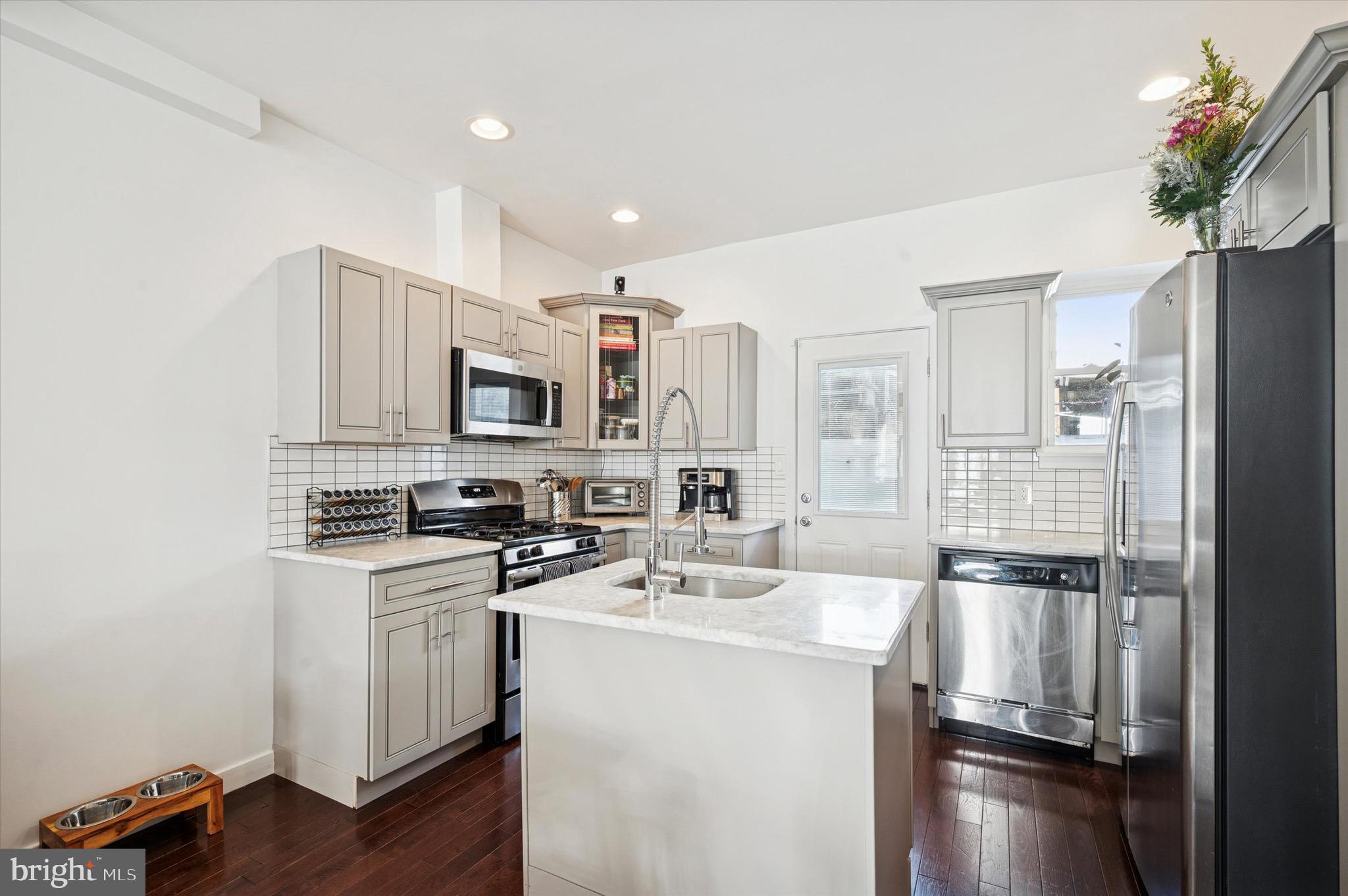 POINT BREEZE - Residential