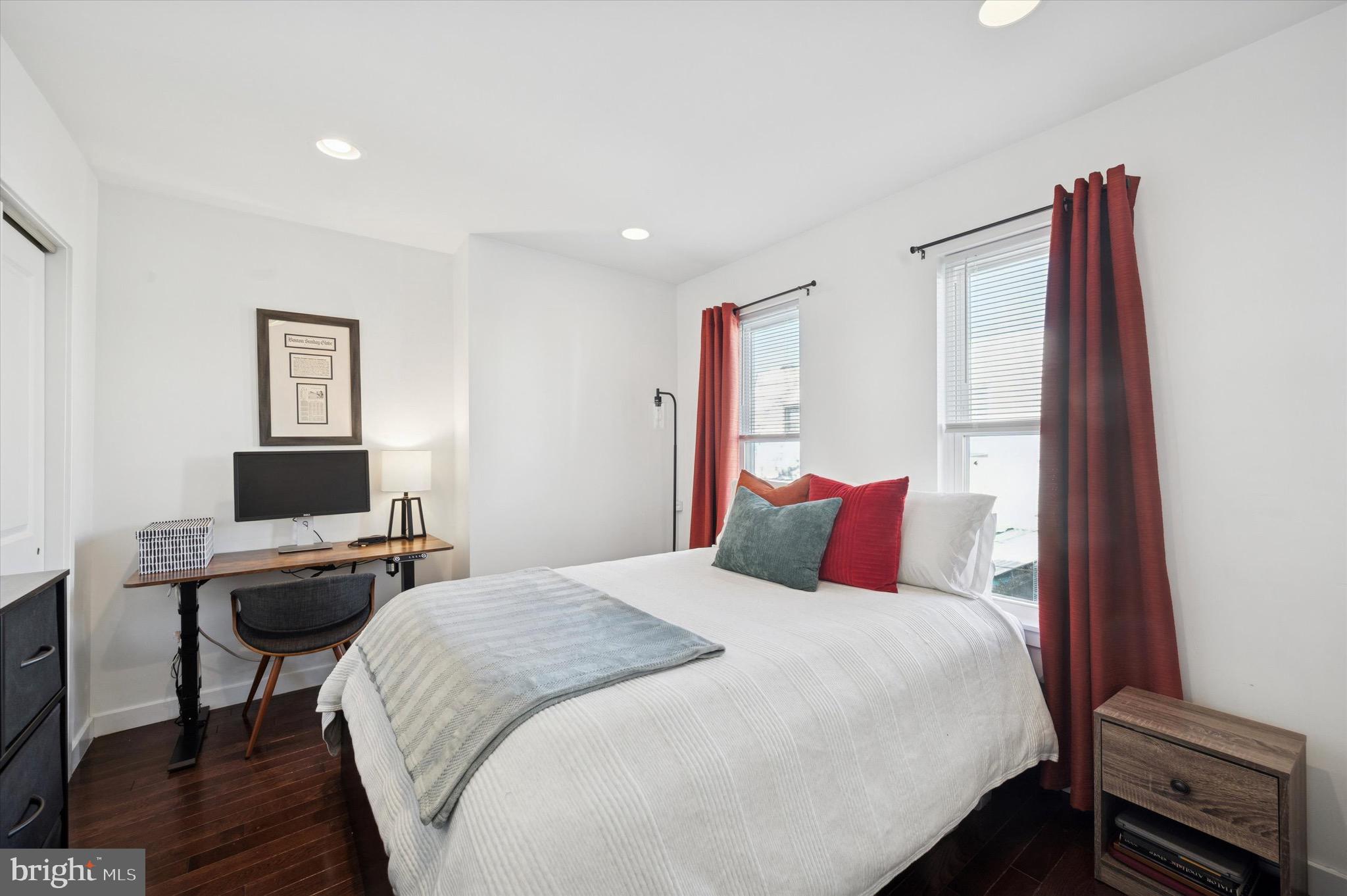 POINT BREEZE - Residential