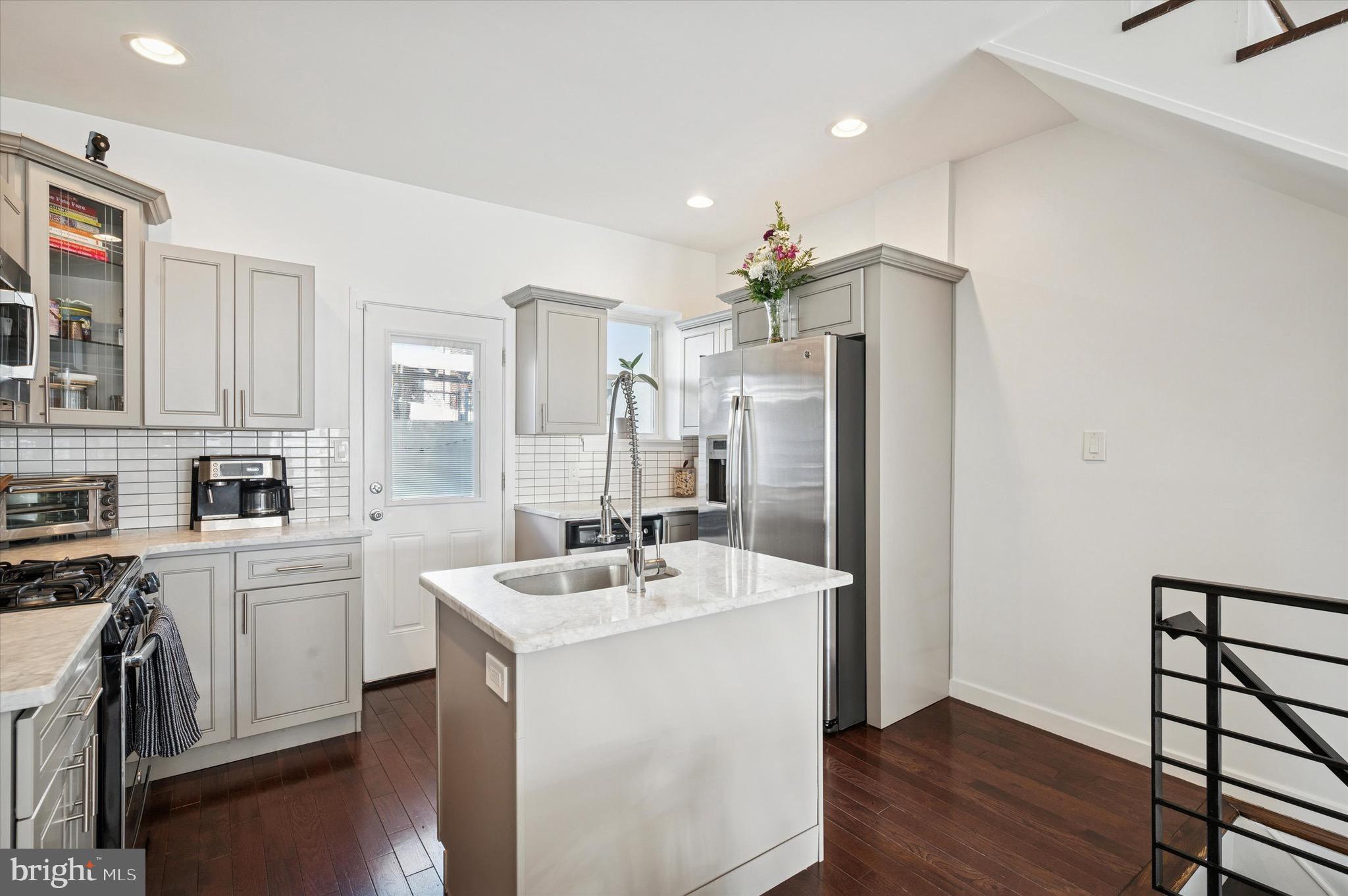 POINT BREEZE - Residential