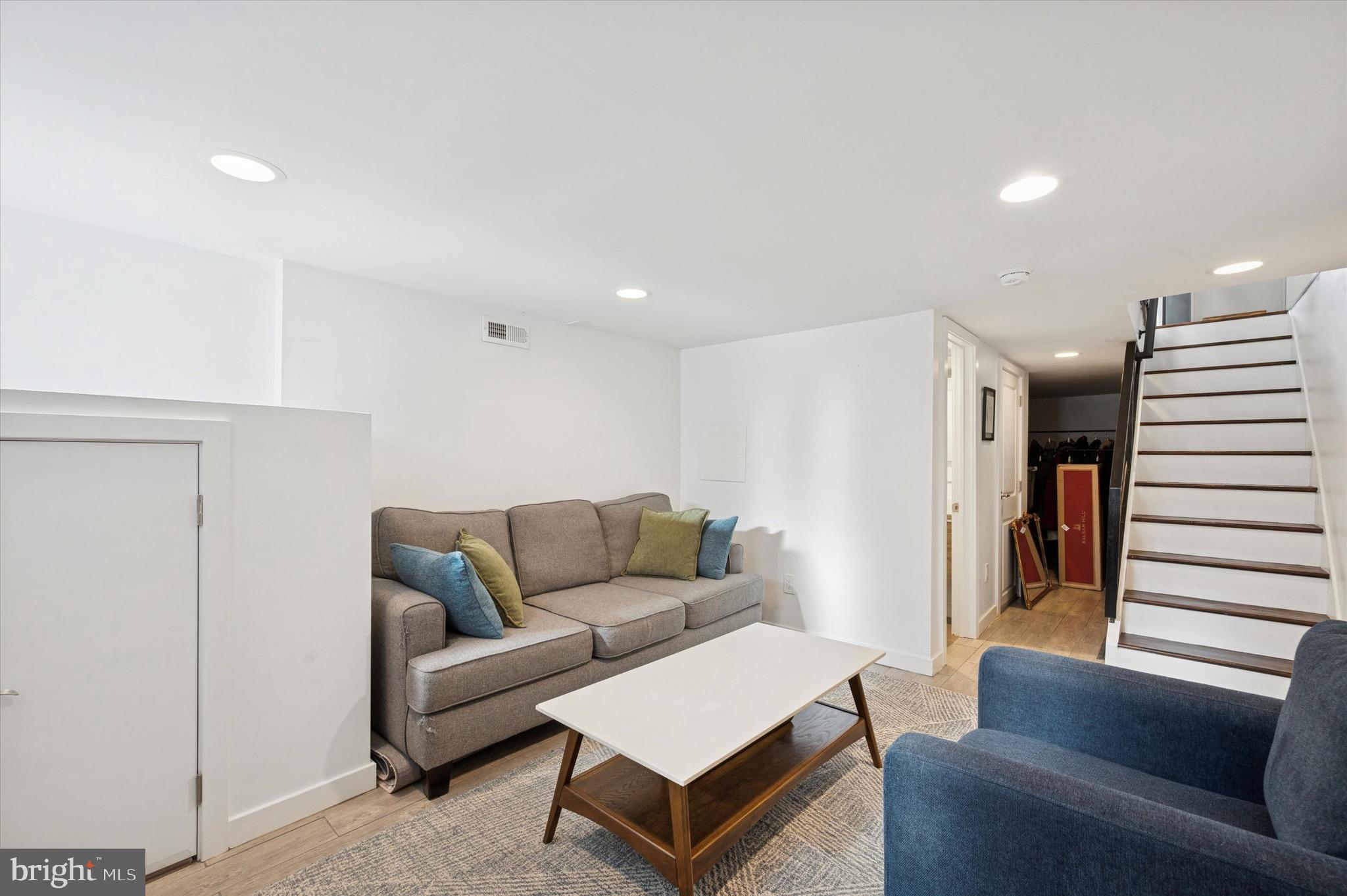 POINT BREEZE - Residential