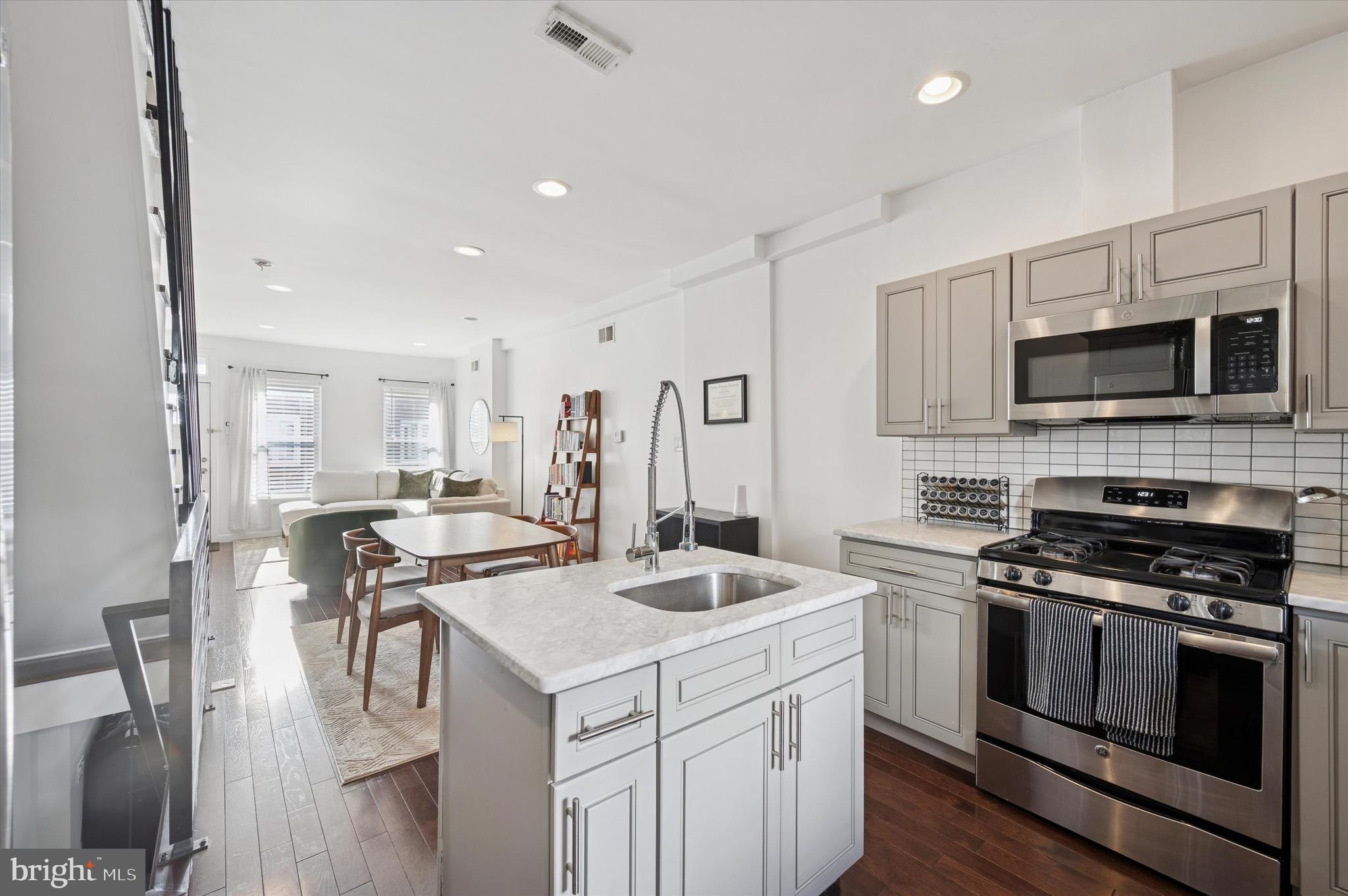 POINT BREEZE - Residential