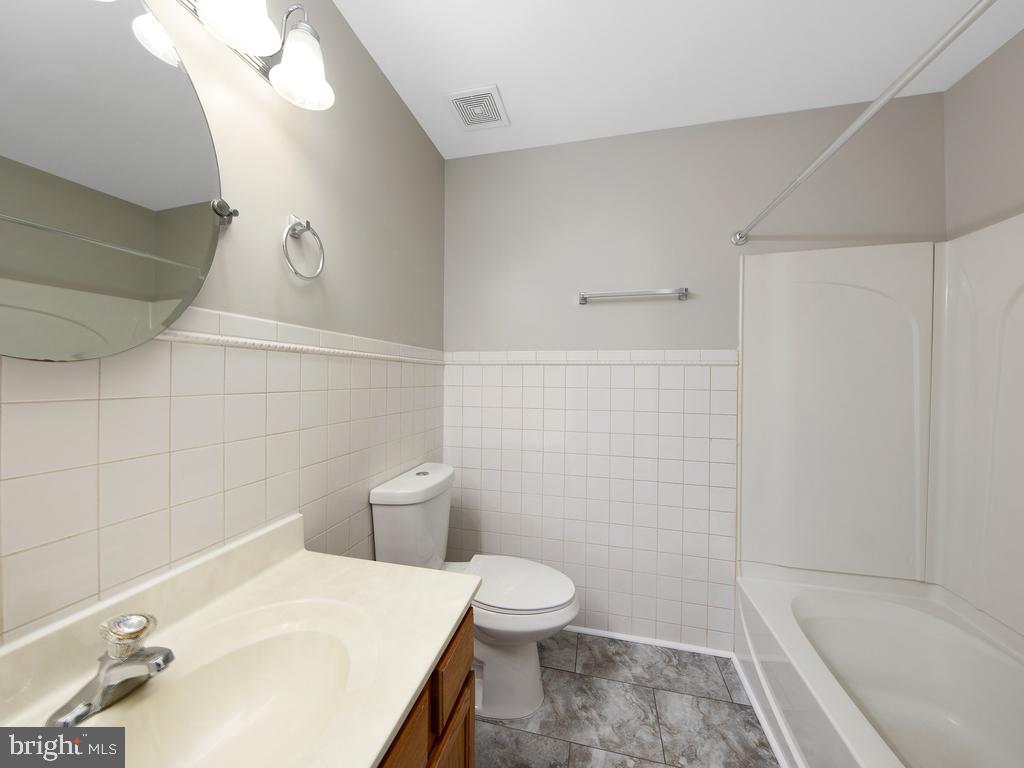 SALEM FIELDS - Residential Lease