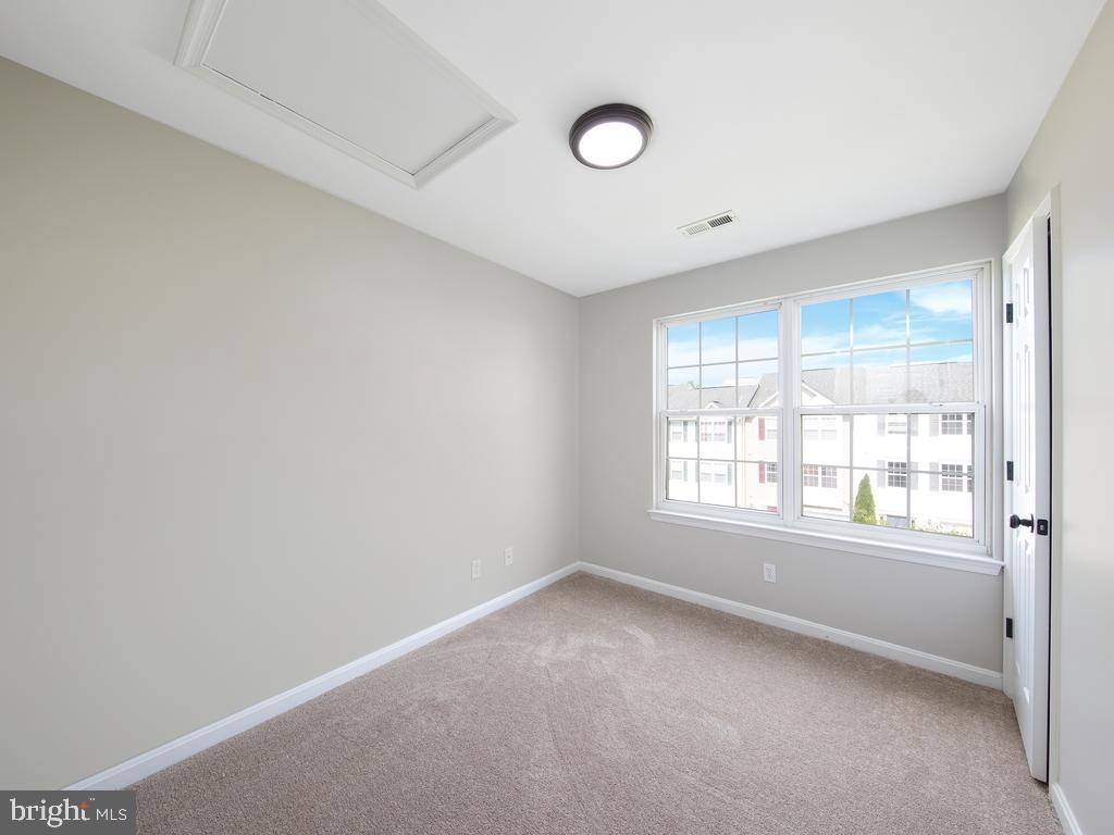 SALEM FIELDS - Residential Lease