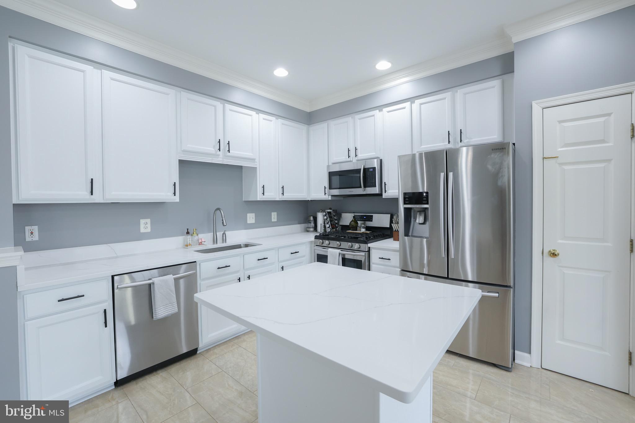 POTOMAC LAKES - Residential