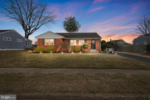 25 Meadowlark Road, Stratford, NJ MLS: NJCD2086632