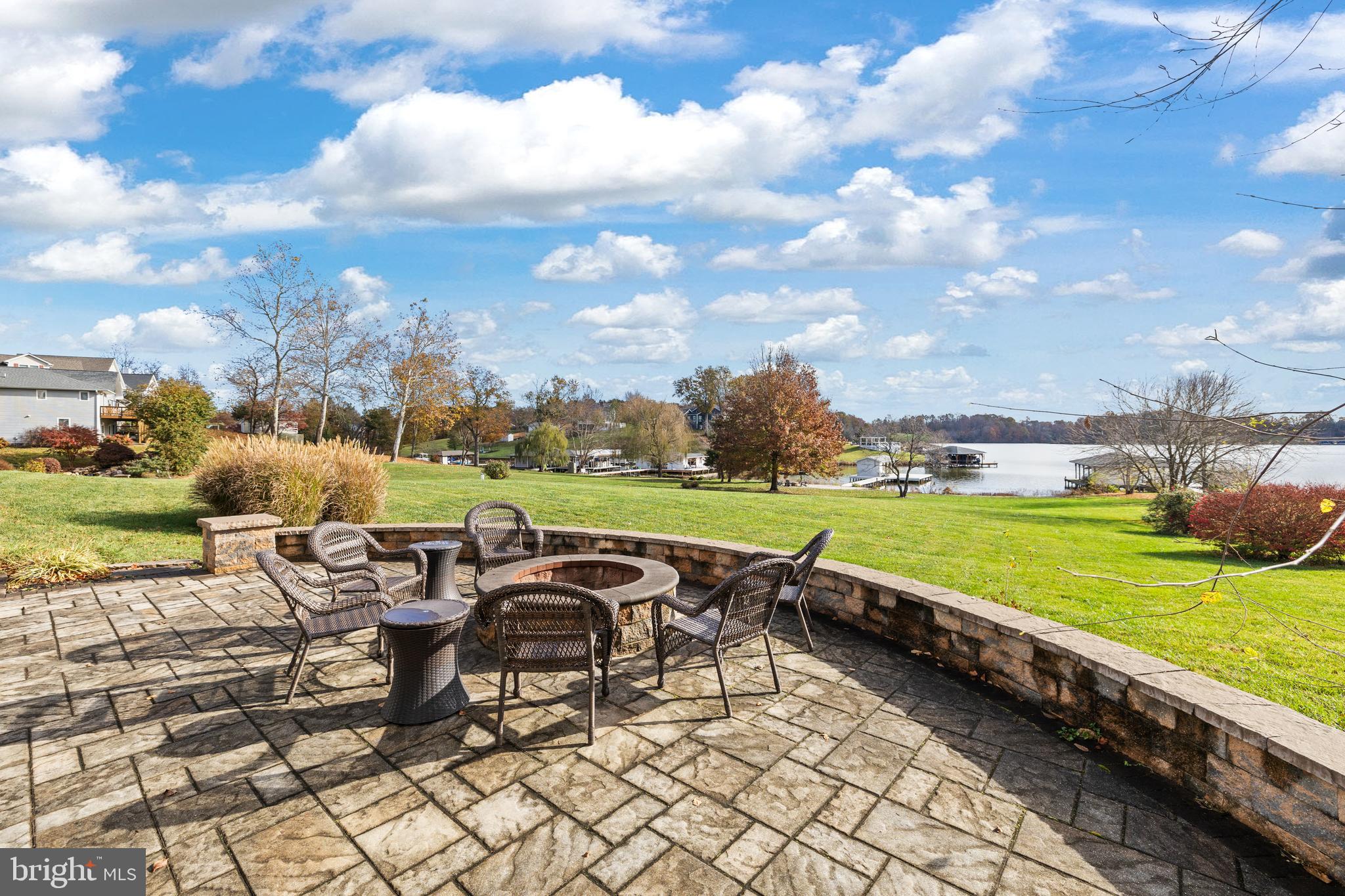 TWIN OAKS - Residential