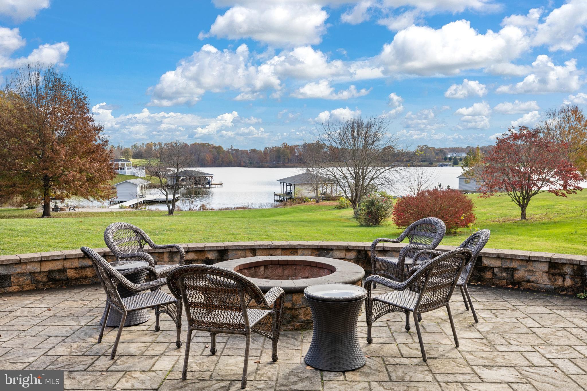 TWIN OAKS - Residential