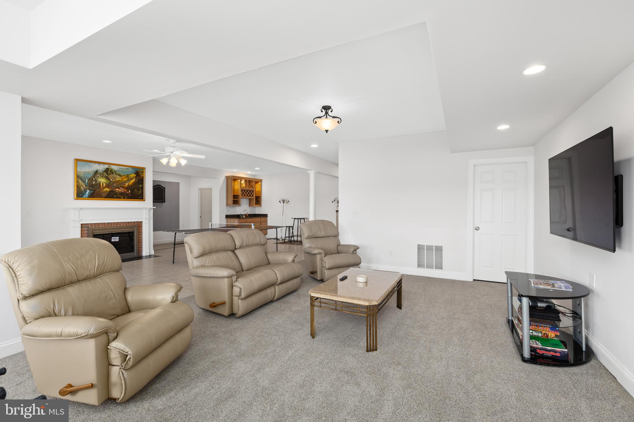 TWIN OAKS - Residential