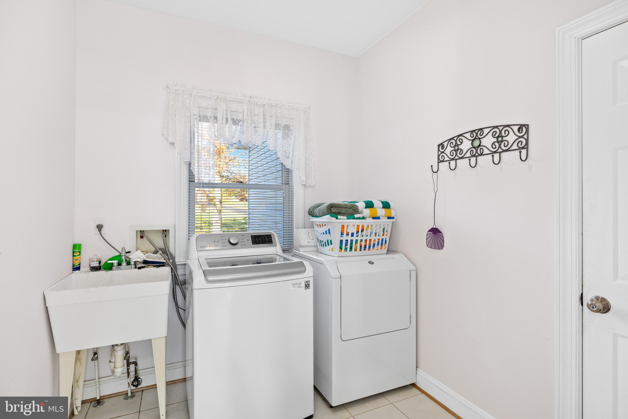 TWIN OAKS - Residential