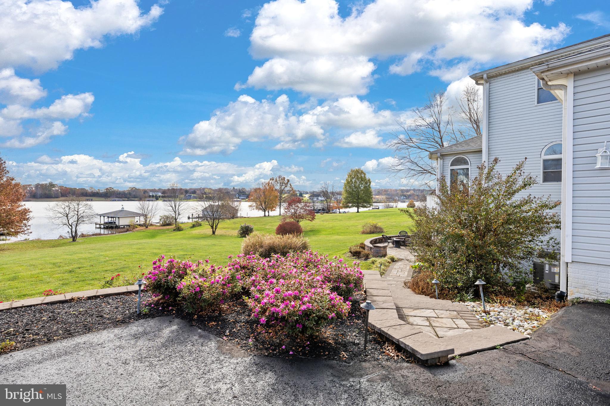 TWIN OAKS - Residential