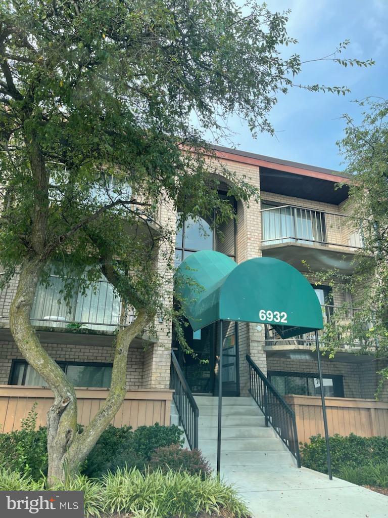 HUNTING RIDGE CONDOMINIUM - Residential Lease