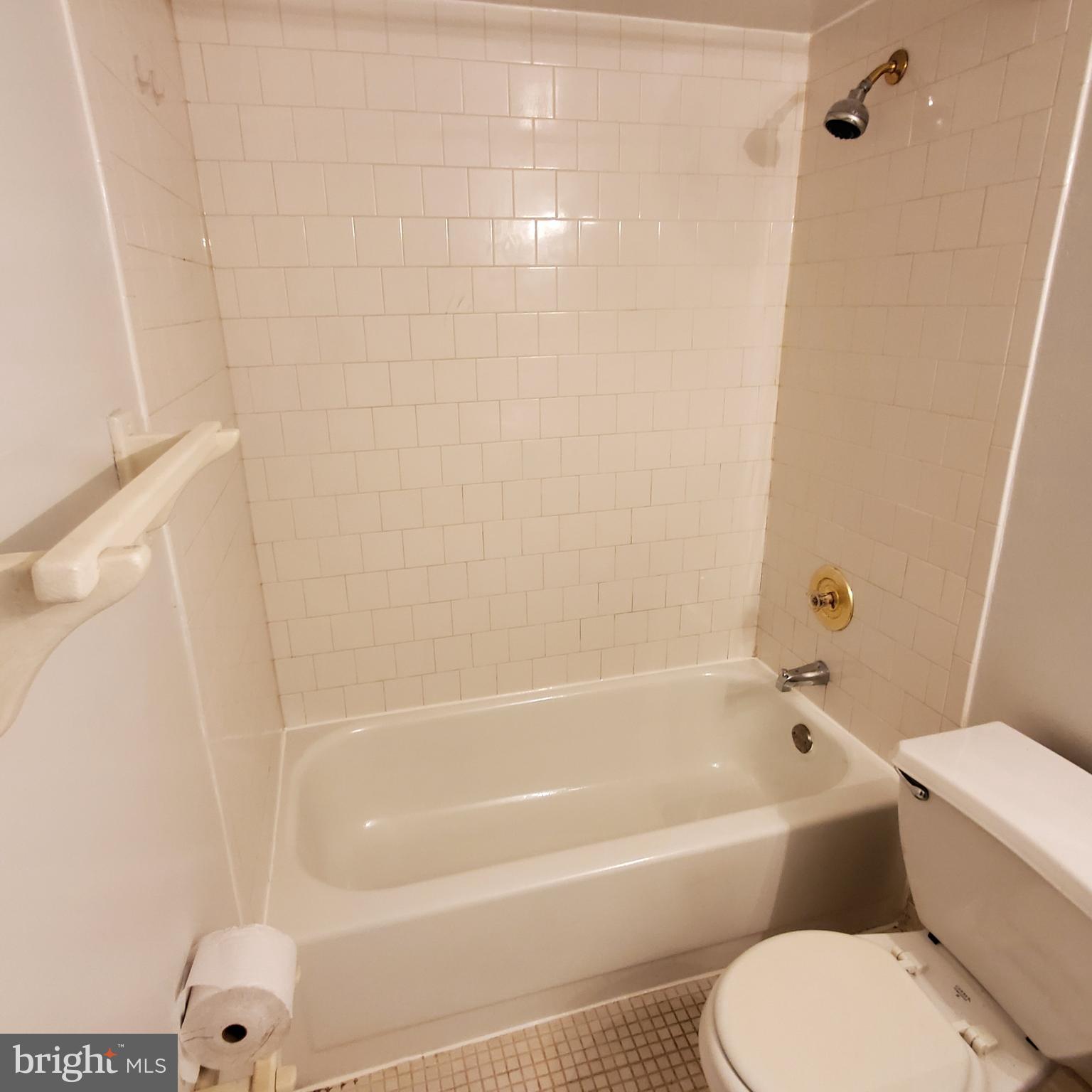 HUNTING RIDGE CONDOMINIUM - Residential Lease