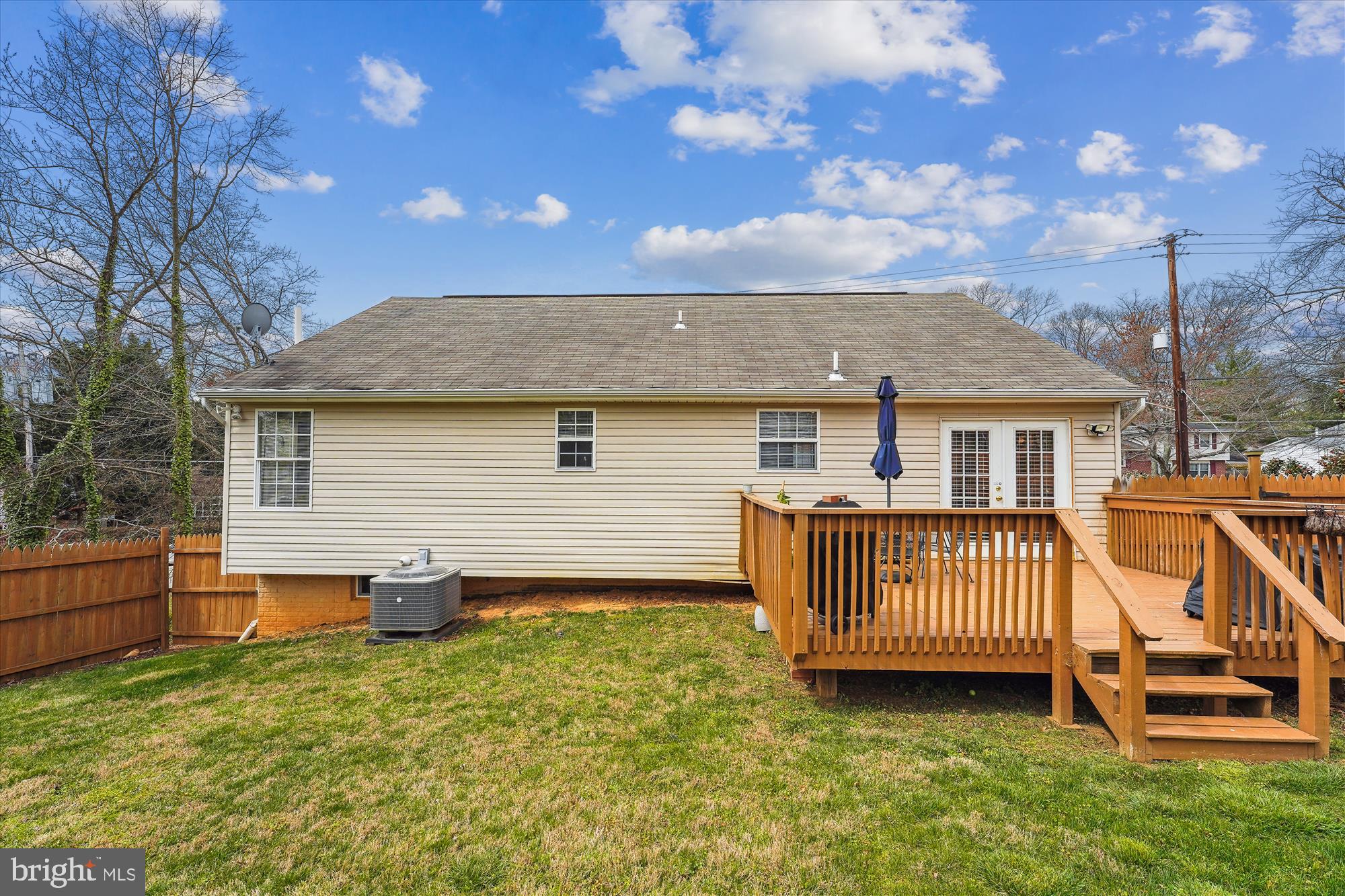 FOREST KNOLLS - Residential Lease