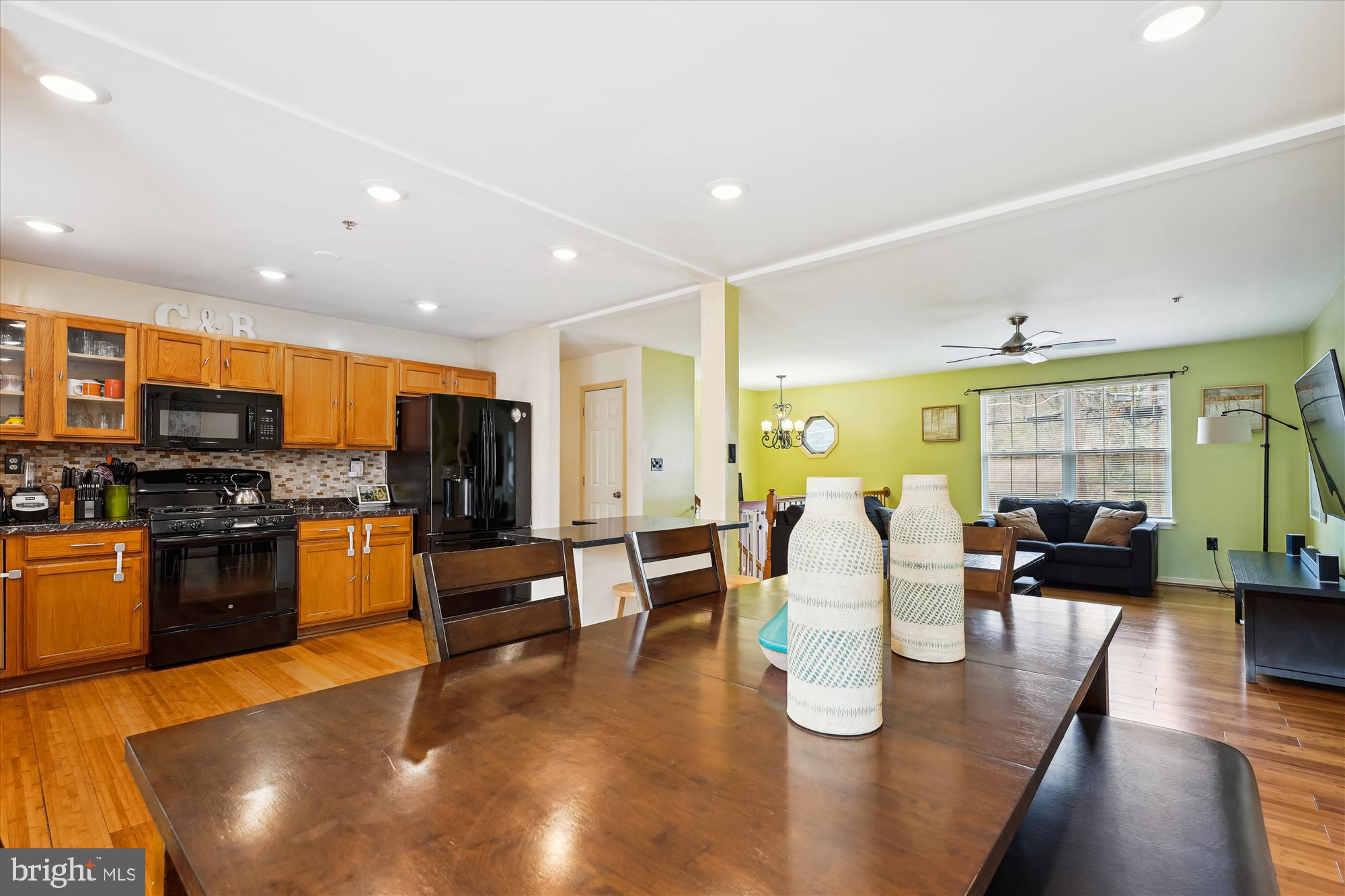 FOREST KNOLLS - Residential Lease