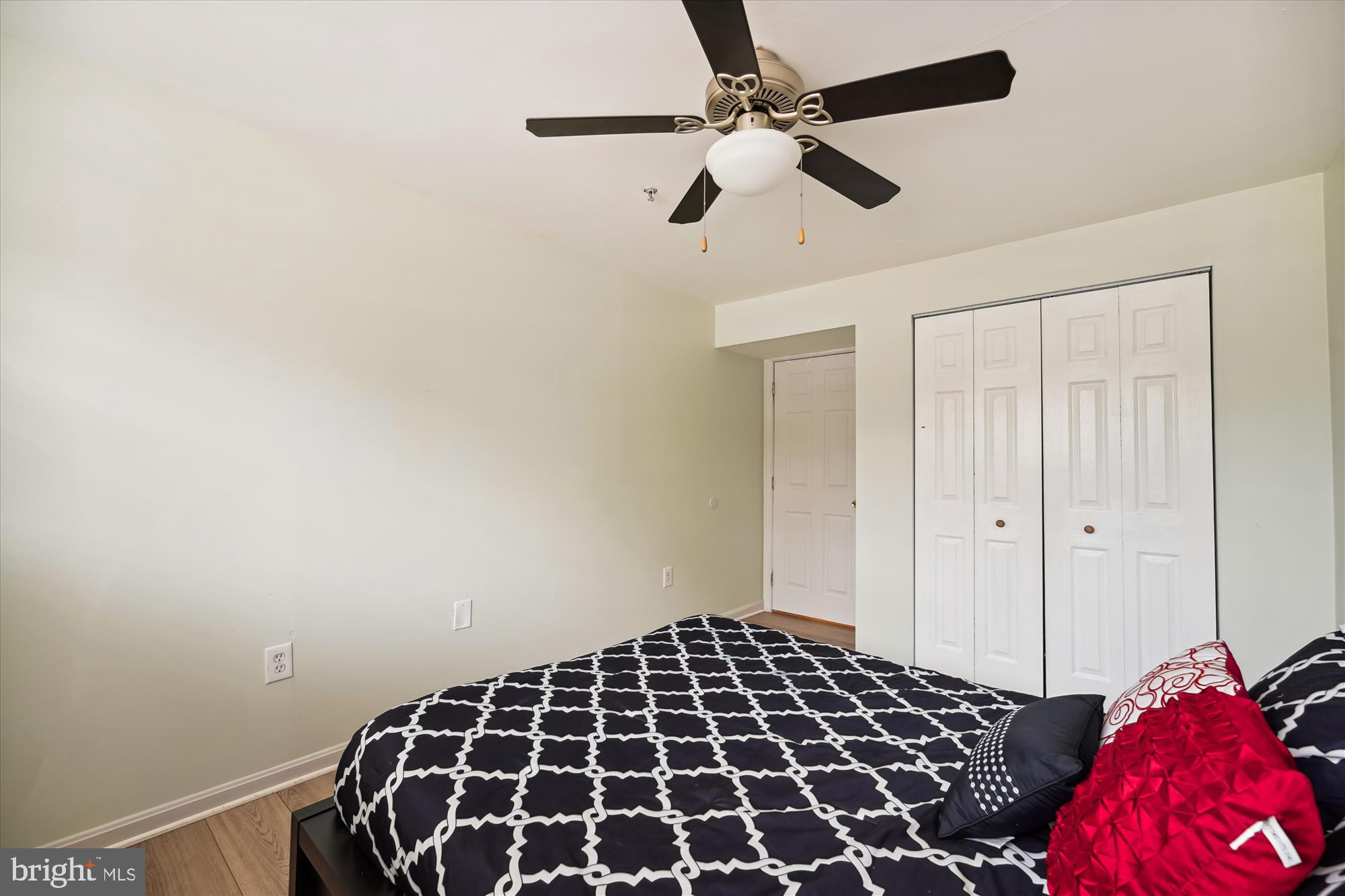 FOREST KNOLLS - Residential Lease