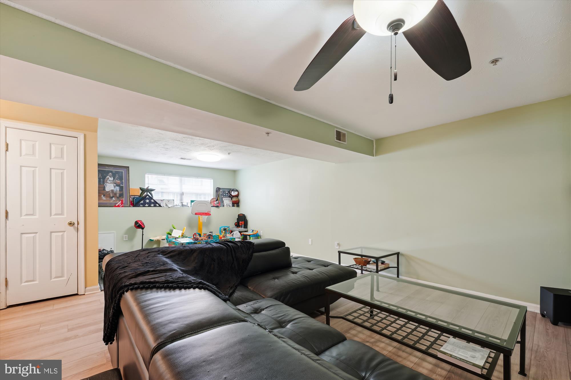 FOREST KNOLLS - Residential Lease