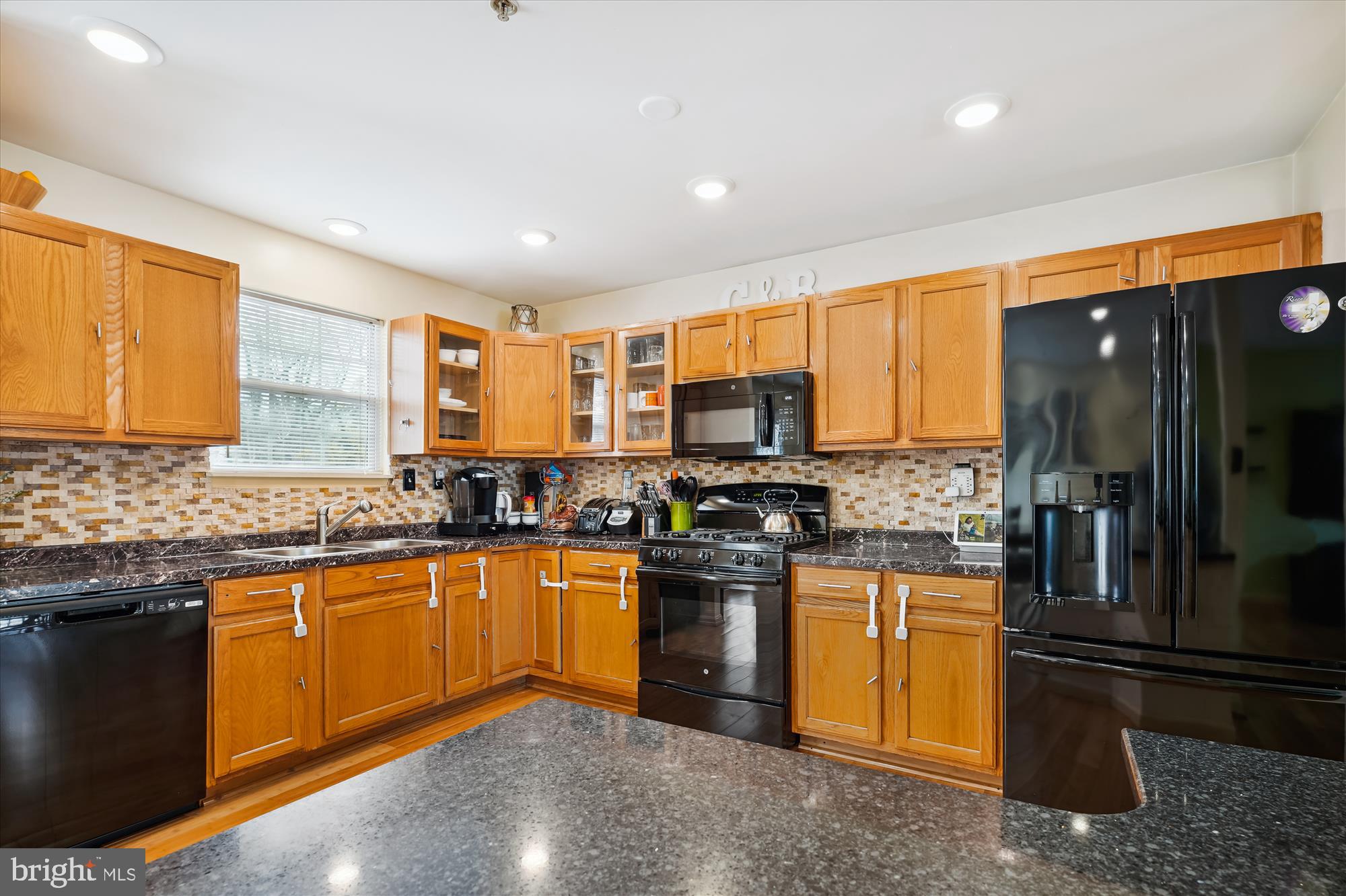 FOREST KNOLLS - Residential Lease