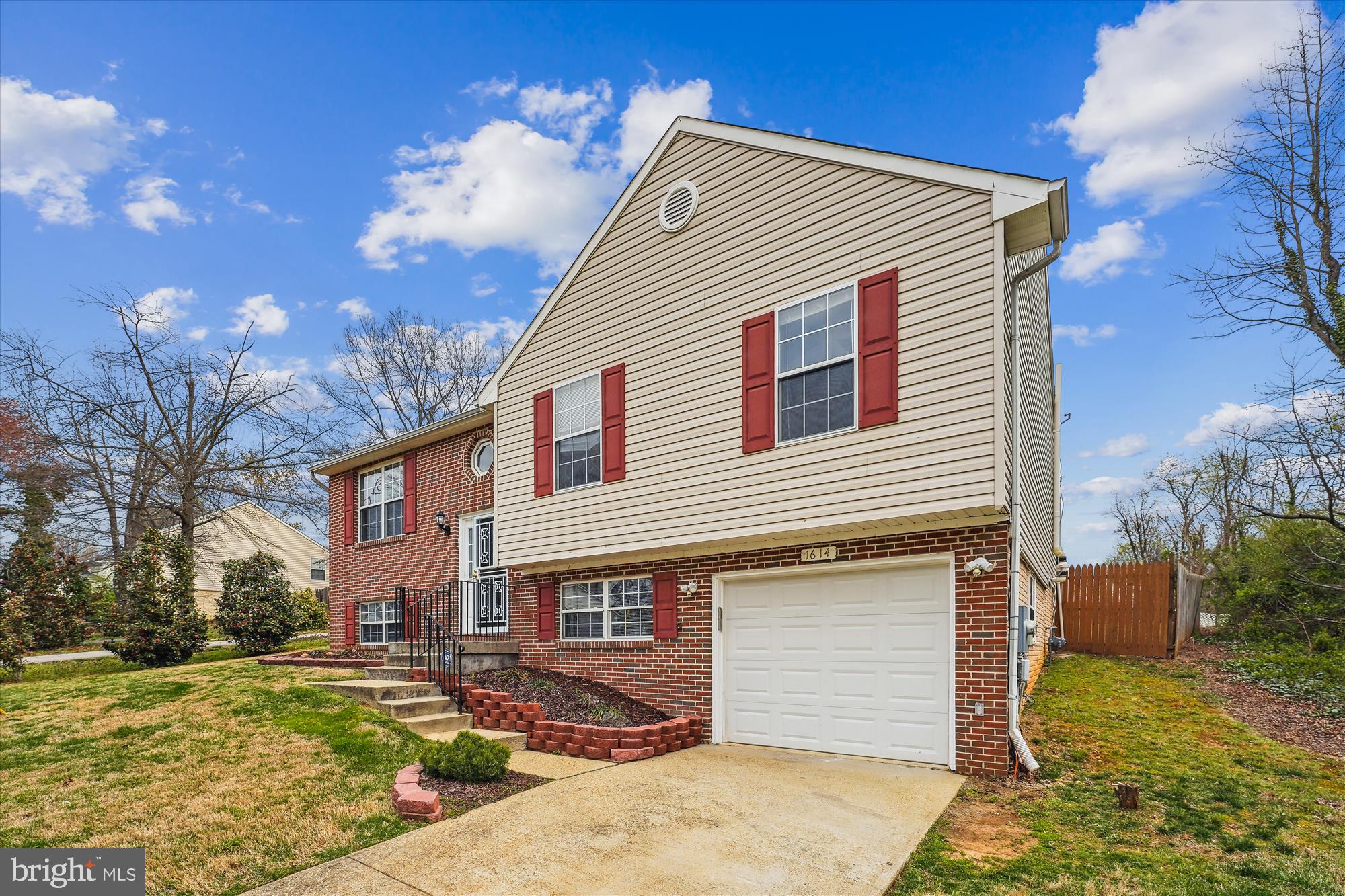 FOREST KNOLLS - Residential Lease