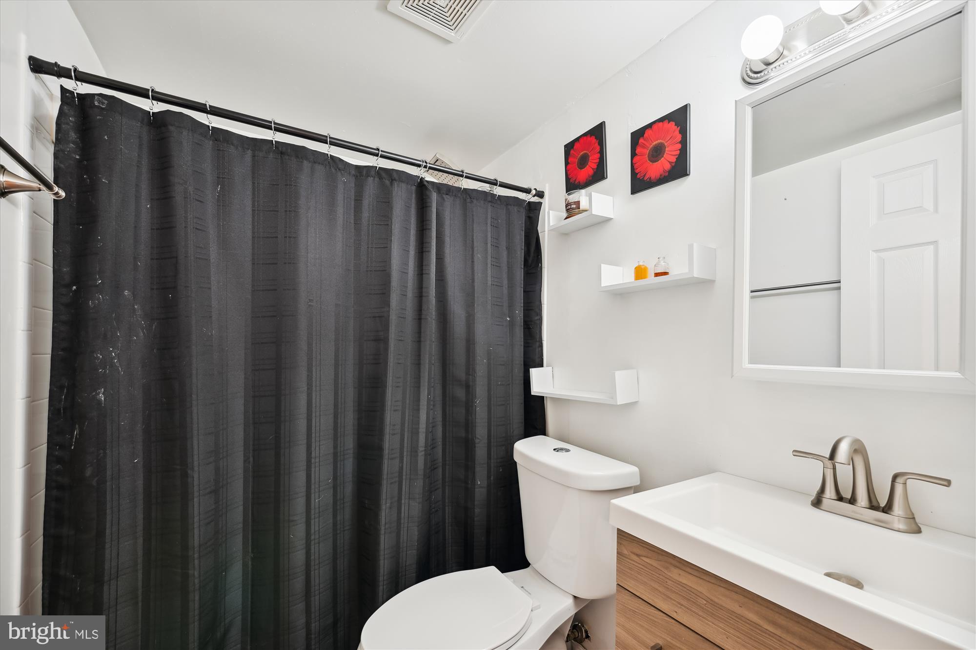 FOREST KNOLLS - Residential Lease