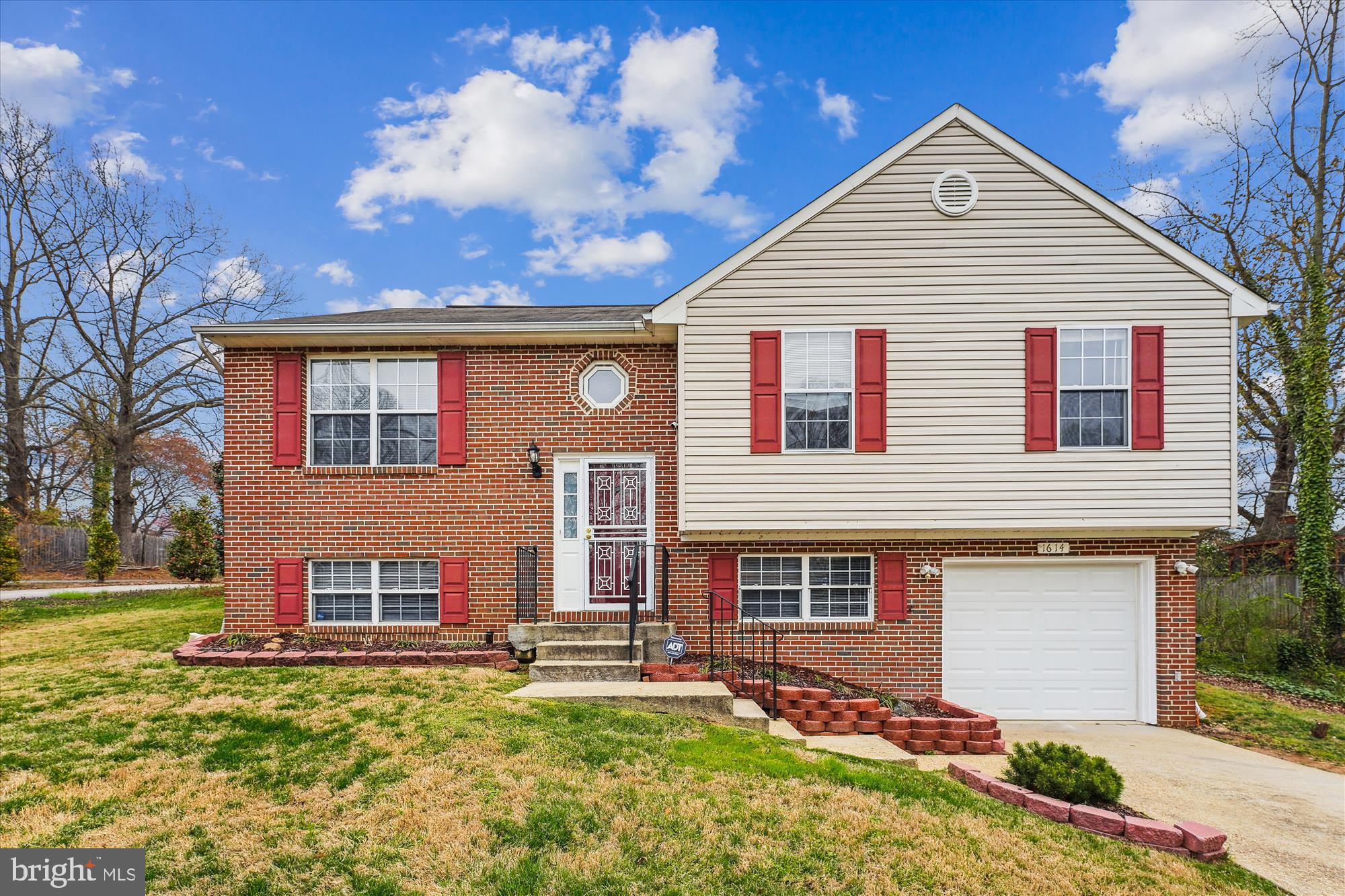 FOREST KNOLLS - Residential Lease