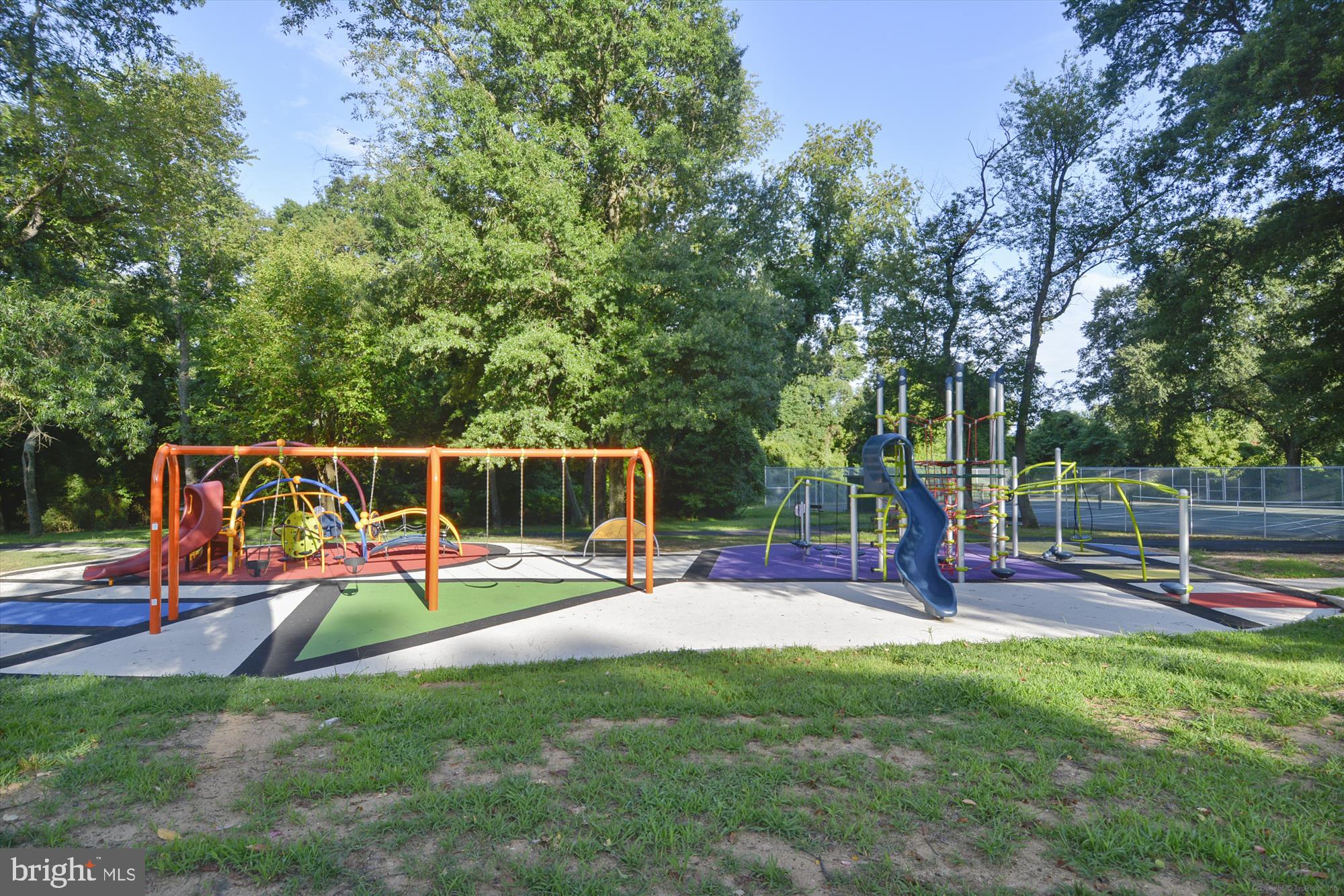 FOREST KNOLLS - Residential Lease