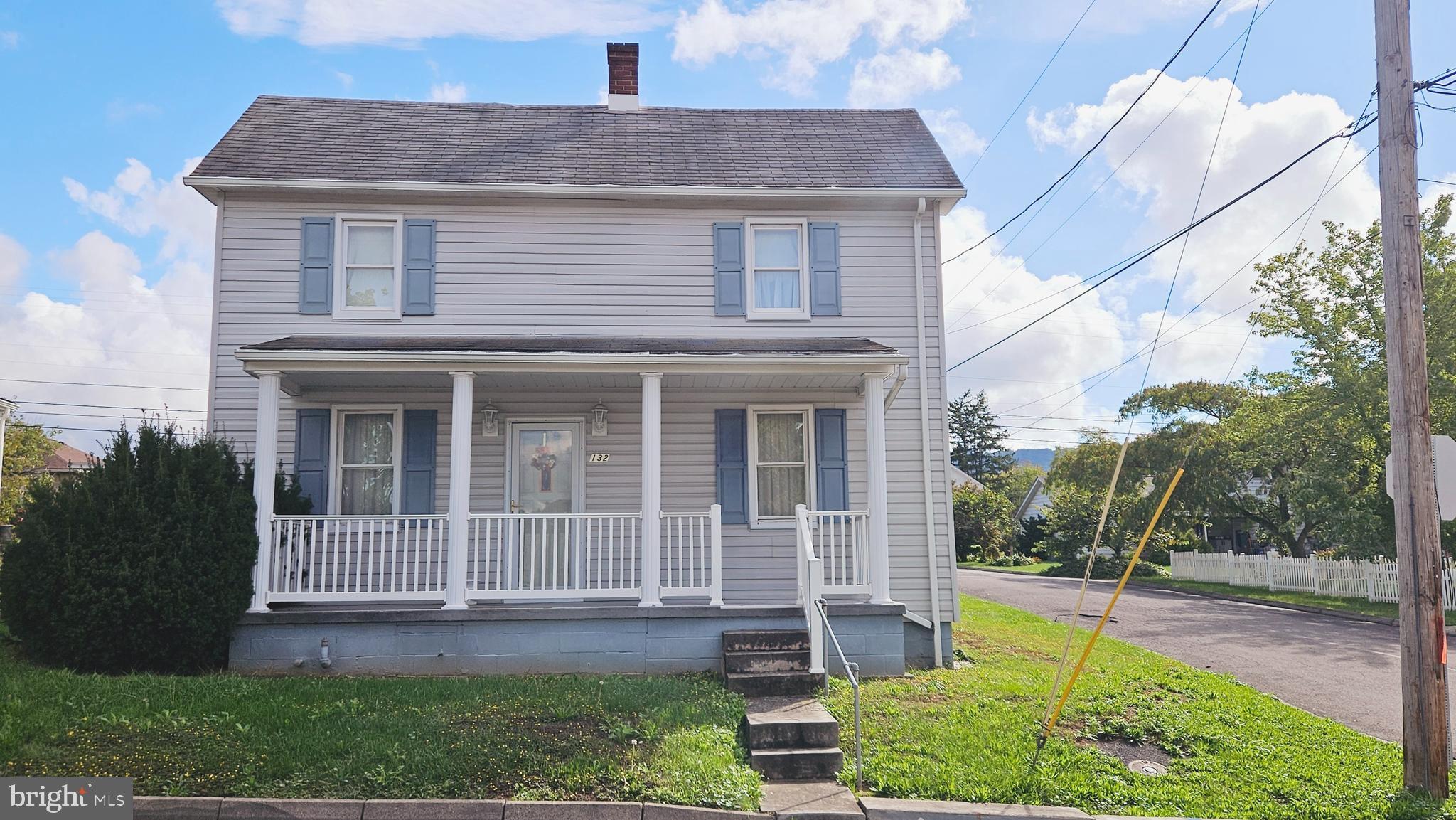 Nice 3 bedroom 2 bath home situated on a corner lot. Conveniently located to UMPC, shopping and dinning!