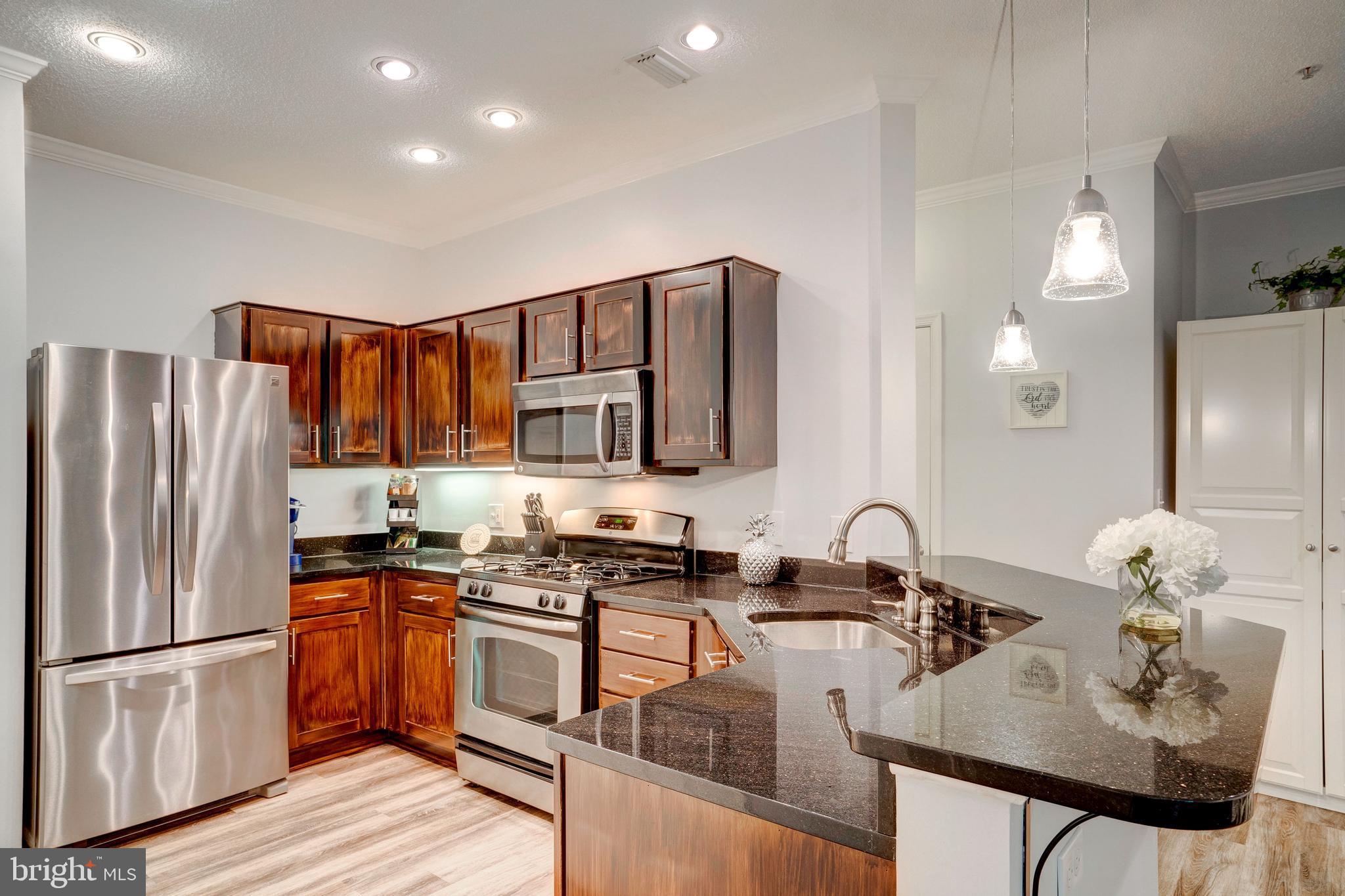 EDGEWATER AT TOWN CENTER - Residential