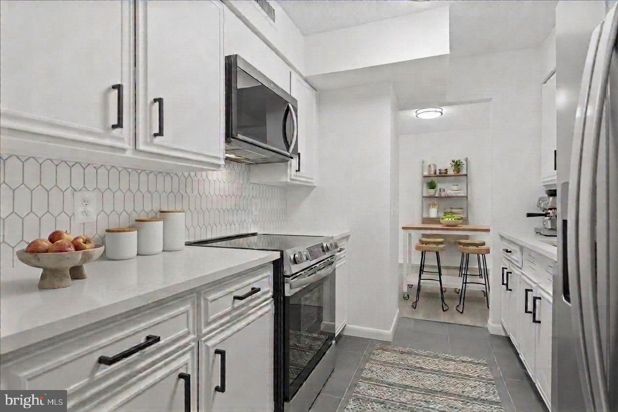 3800 N FAIRFAX DRIVE 207