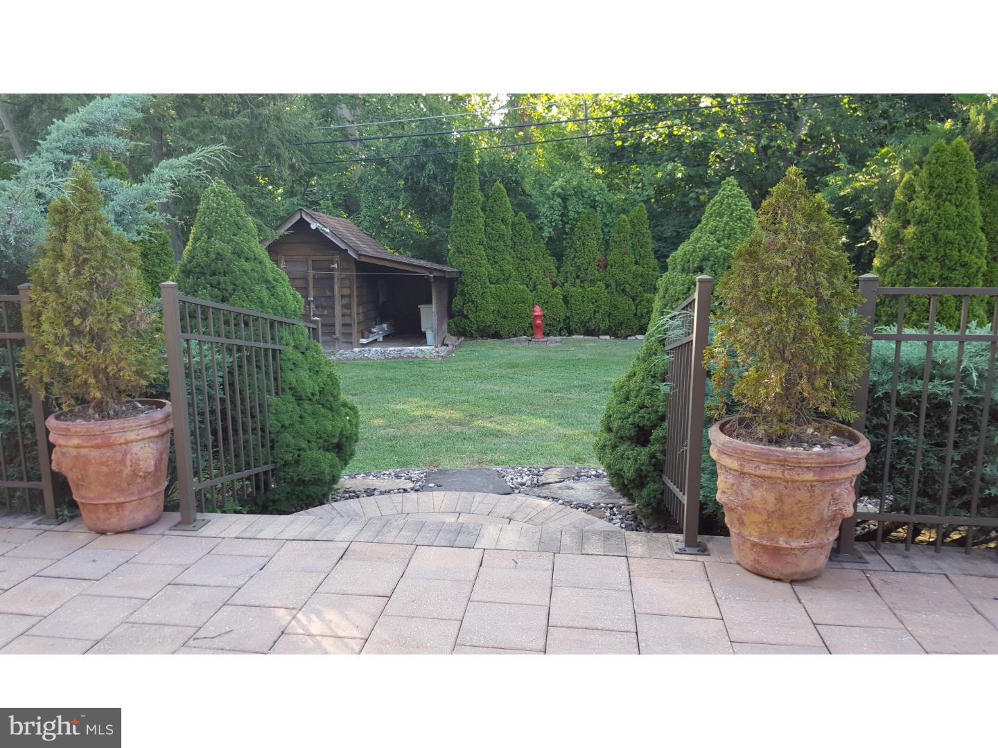 DAWSON MANOR - Residential