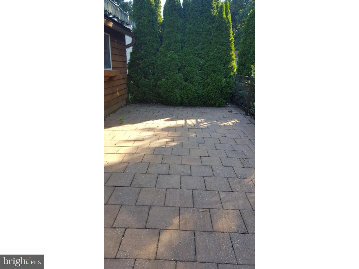 DAWSON MANOR - Residential