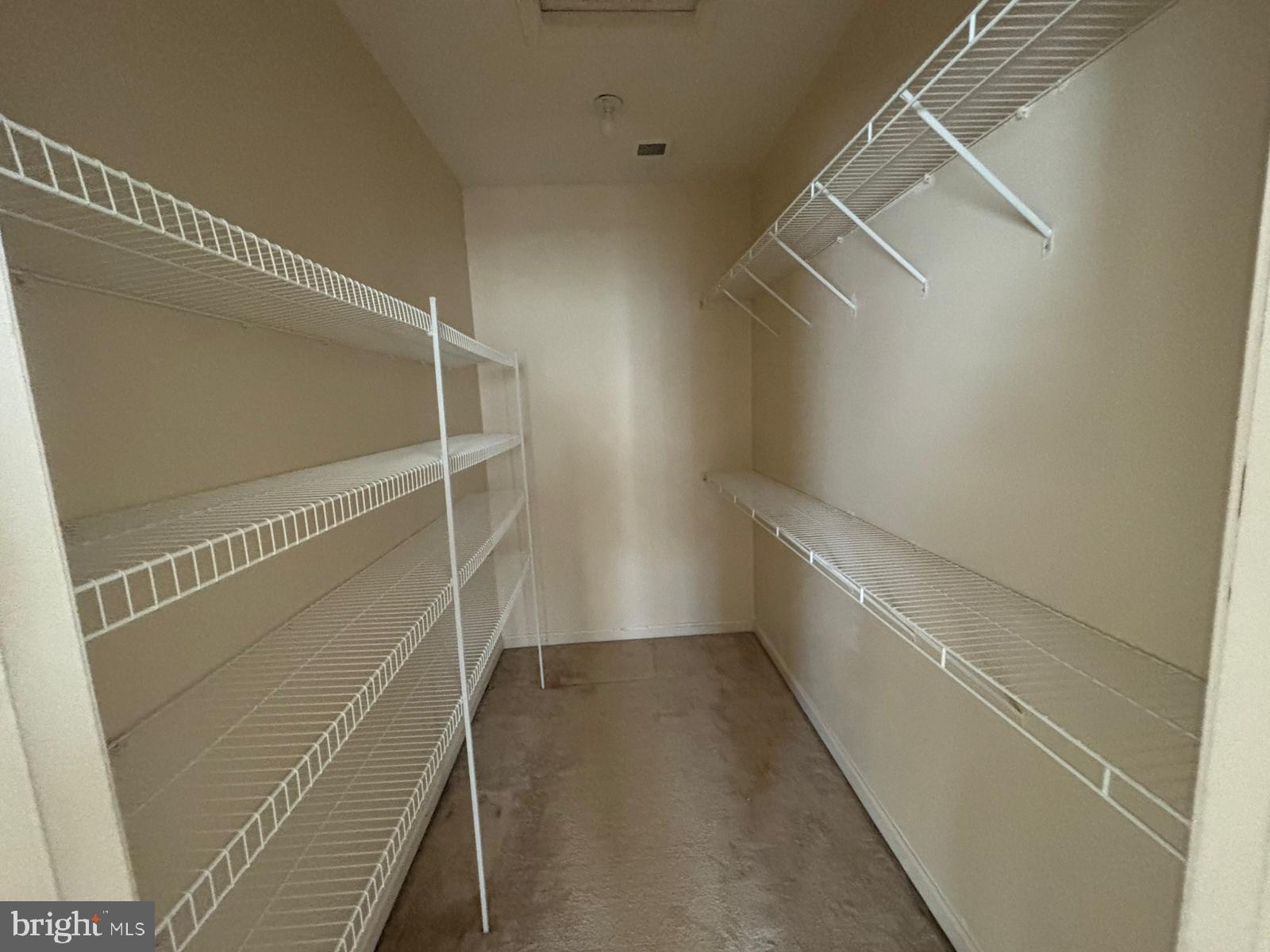 ESTATES AT ELK RUN - Residential Lease