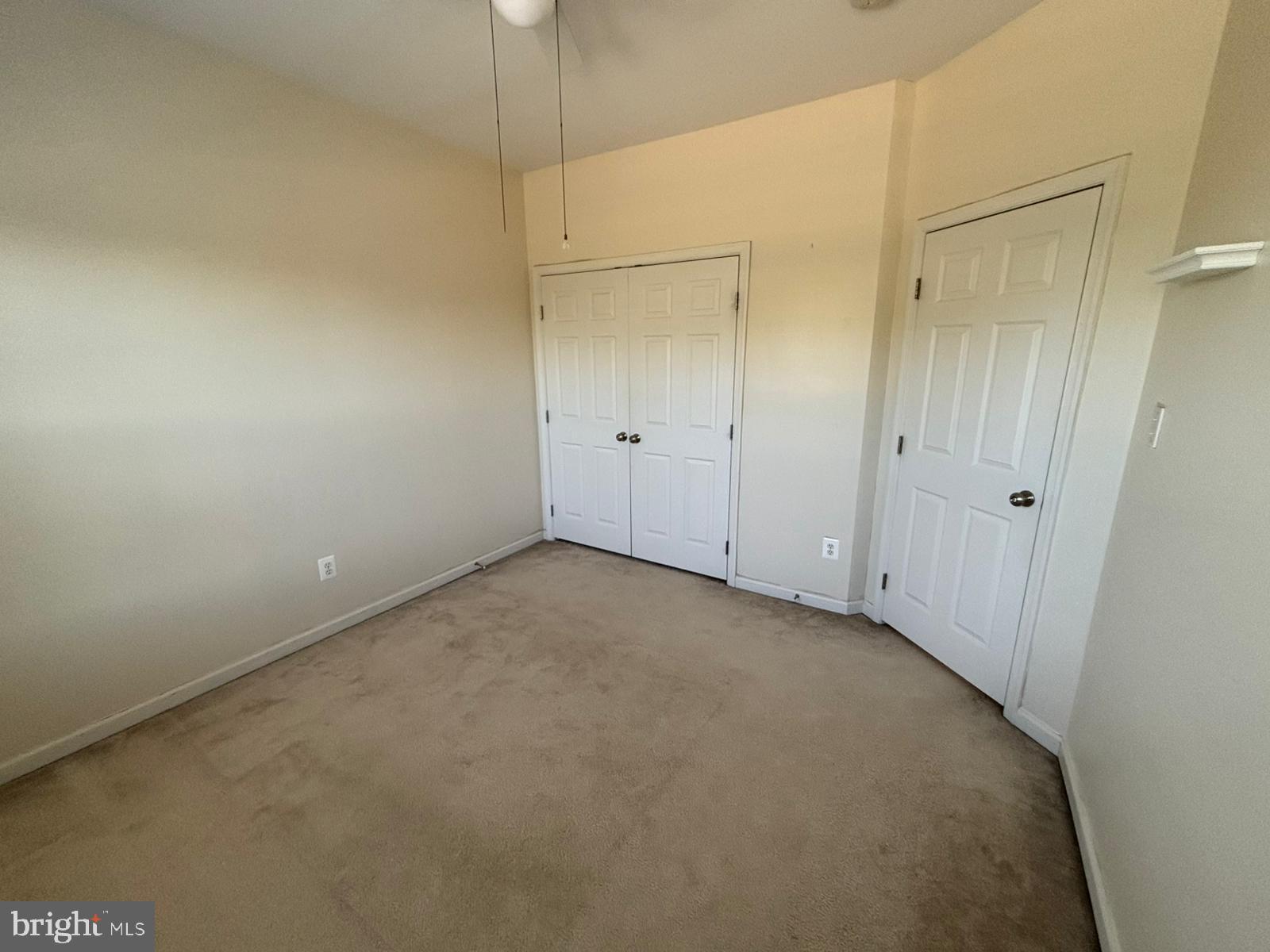 ESTATES AT ELK RUN - Residential Lease