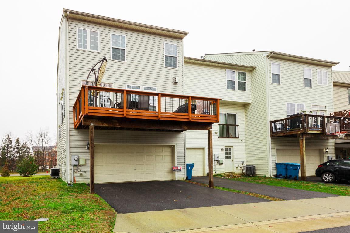 ESTATES AT ELK RUN - Residential Lease