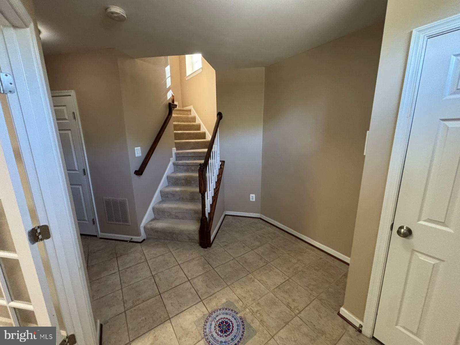 ESTATES AT ELK RUN - Residential Lease