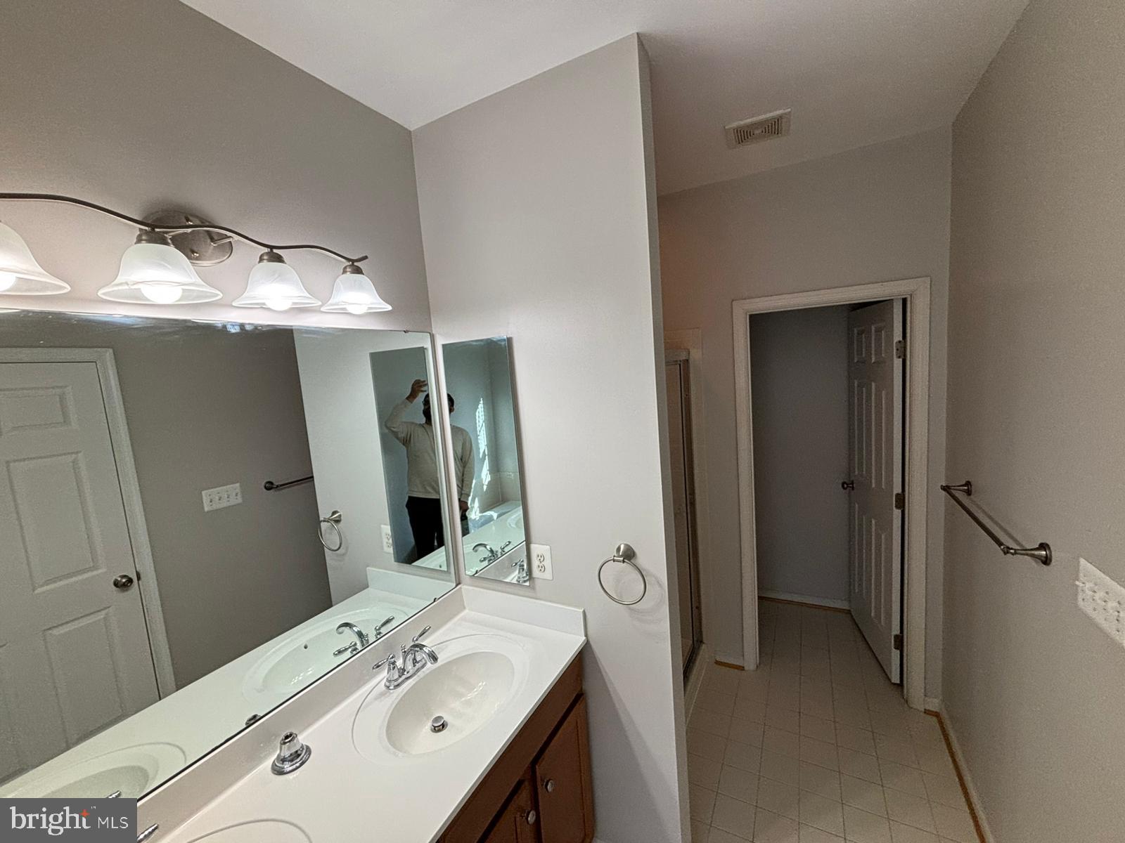 ESTATES AT ELK RUN - Residential Lease