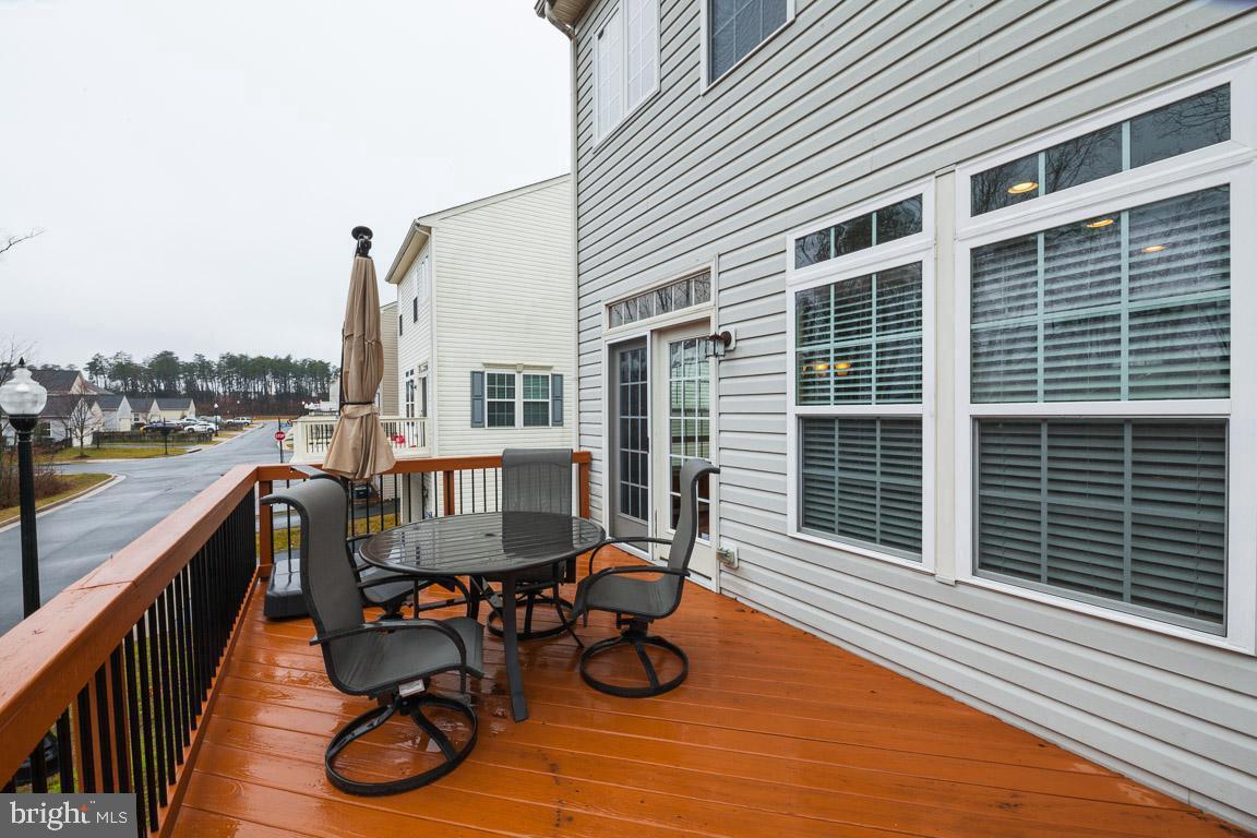 ESTATES AT ELK RUN - Residential Lease