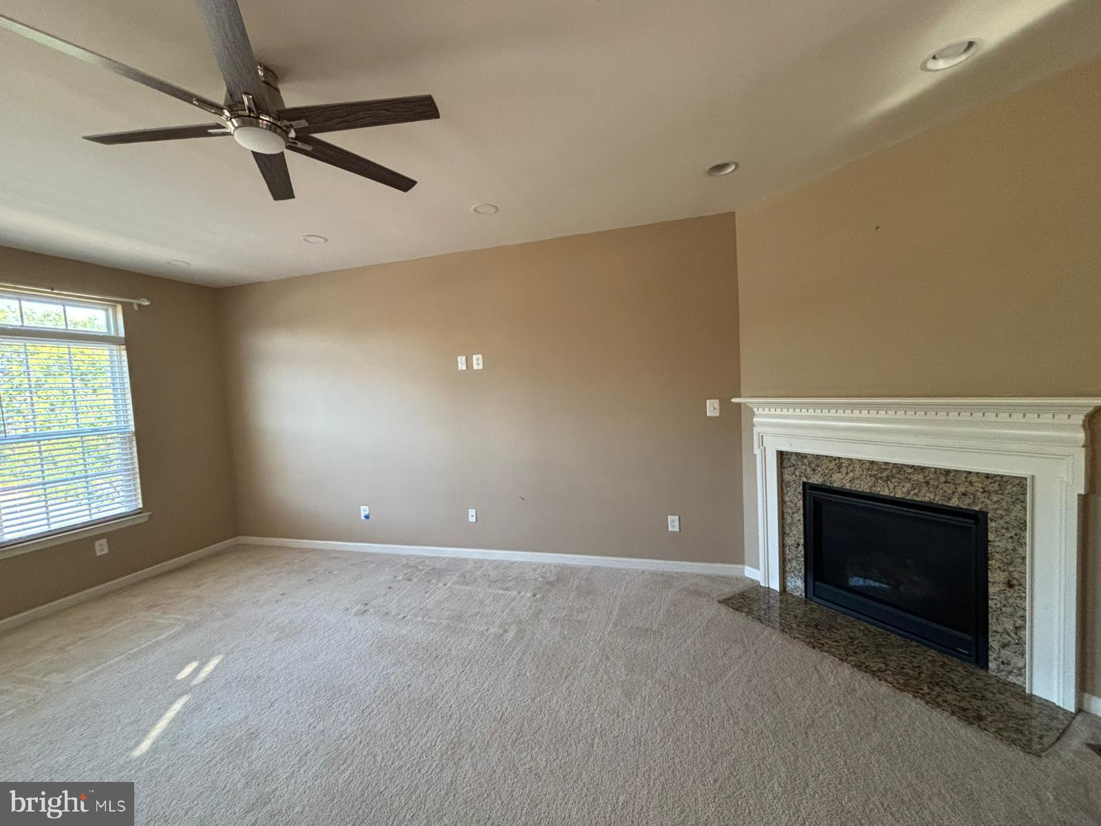 ESTATES AT ELK RUN - Residential Lease