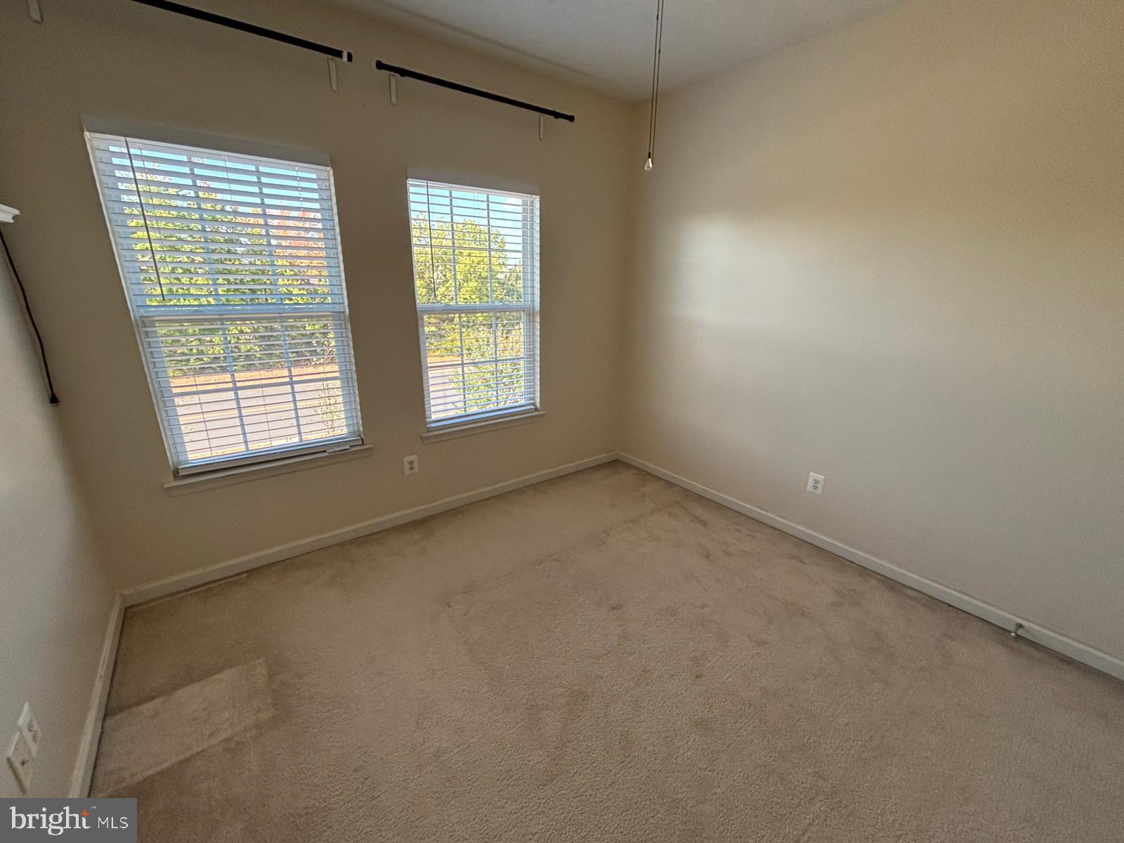 ESTATES AT ELK RUN - Residential Lease