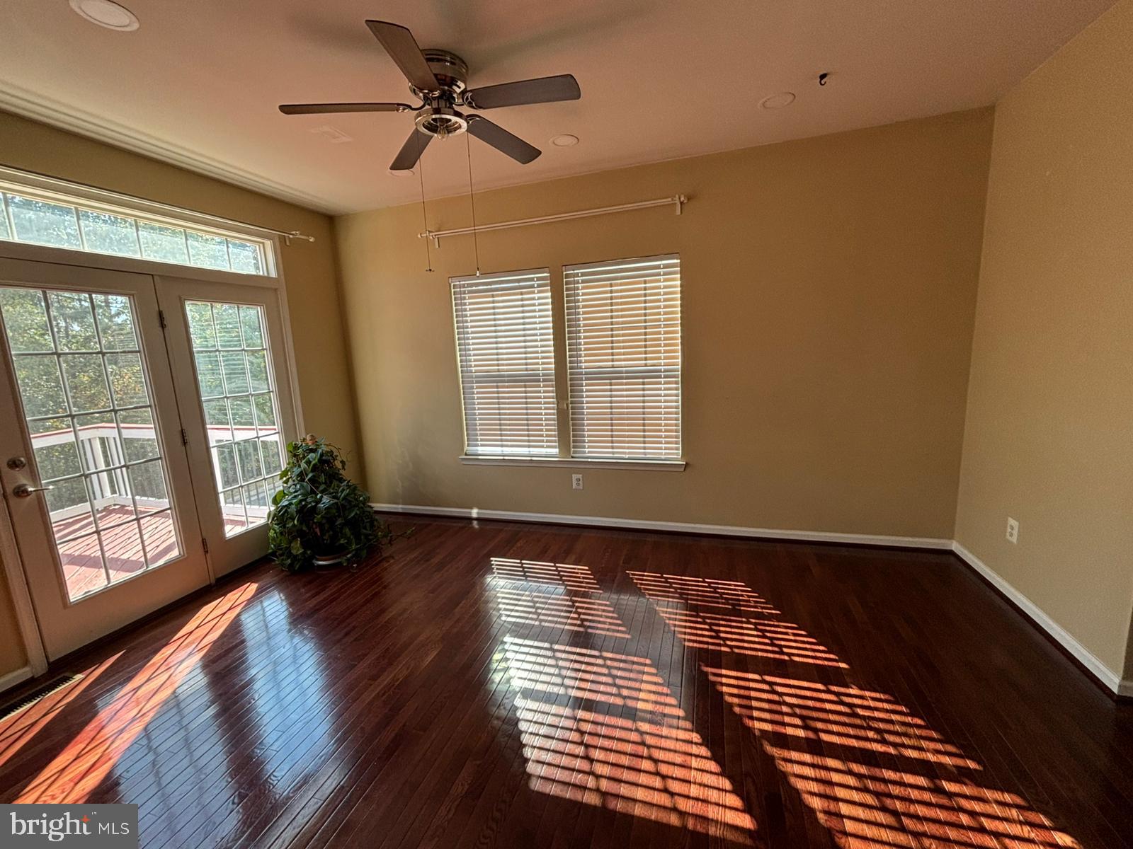 ESTATES AT ELK RUN - Residential Lease